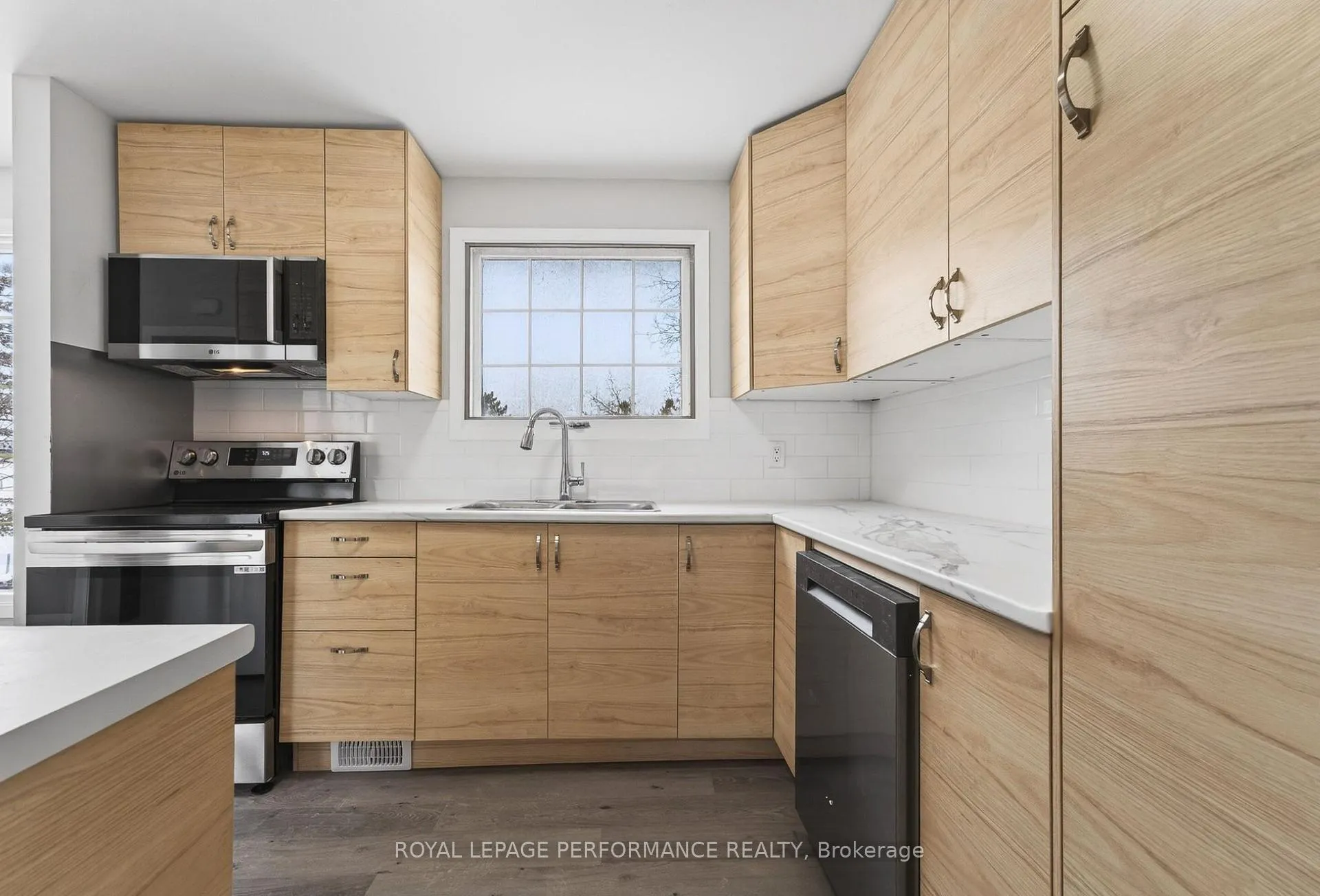 Photo 10 of Unit 57, 2300 Ogilvie Road, Ottawa, Beaconwood — HOMEH