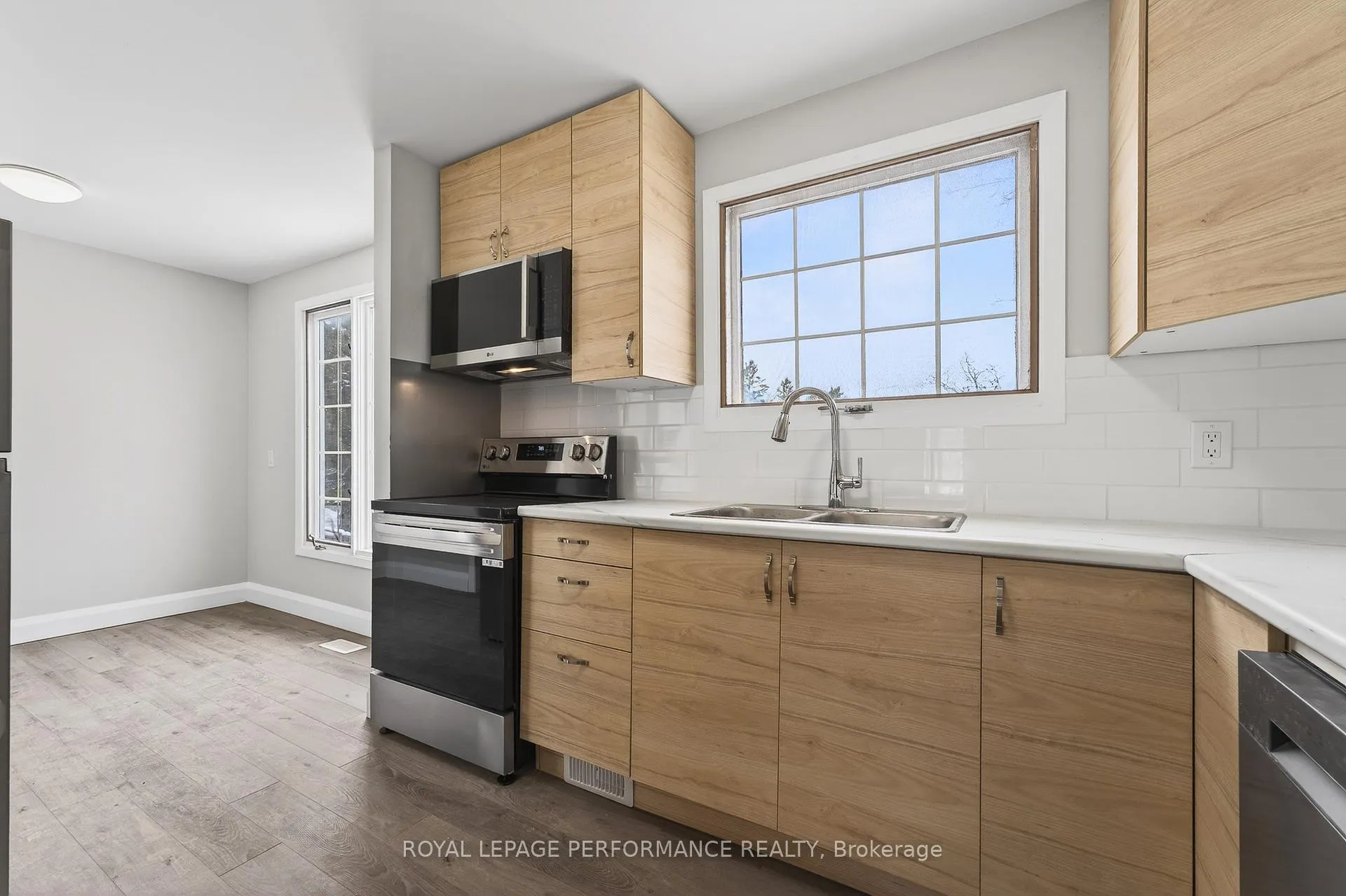 Photo 11 of Unit 57, 2300 Ogilvie Road, Ottawa, Beaconwood — HOMEH