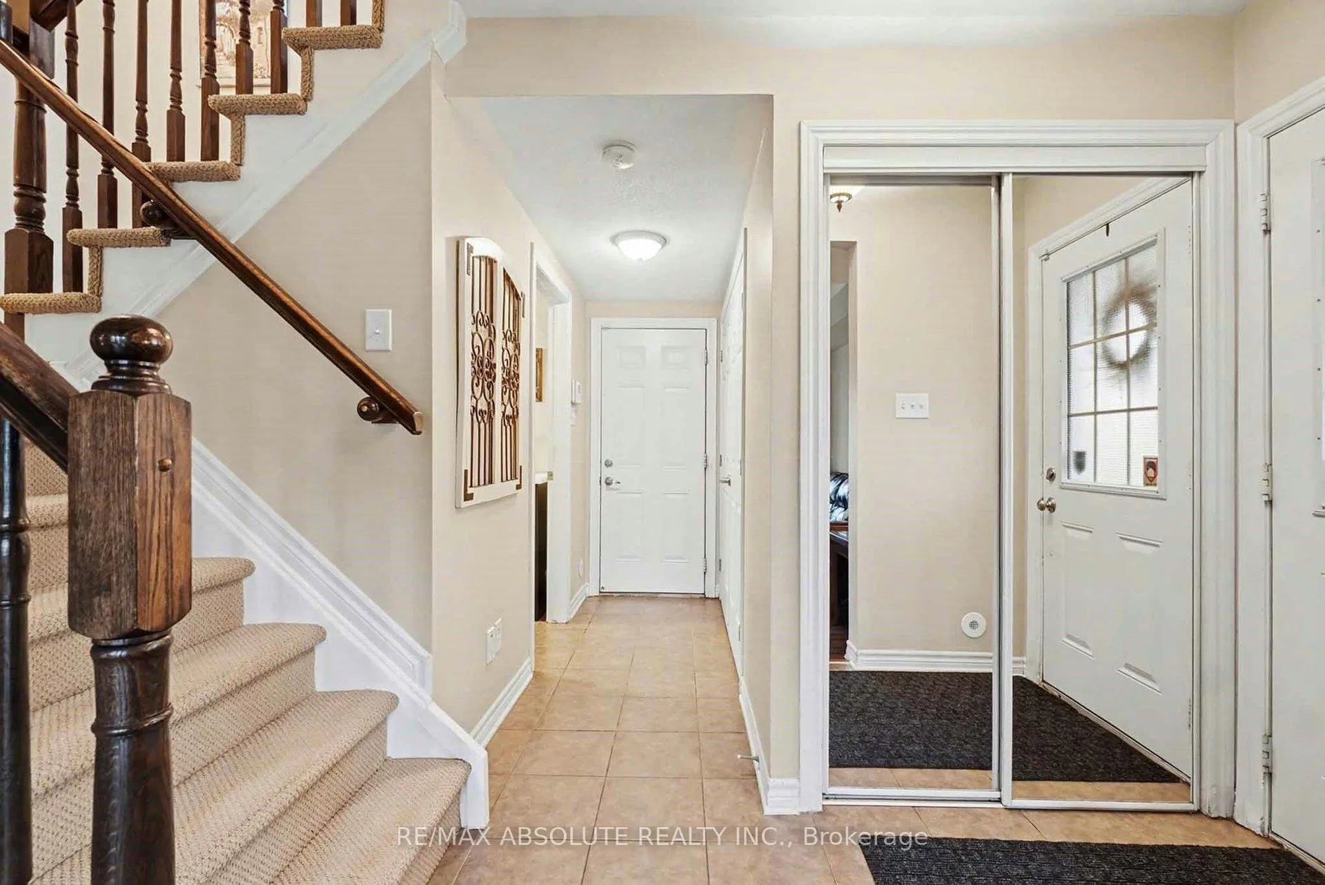 Photo 5 of 400 Santa Anna Lane, Ottawa, Stittsville (North) — HOMEH