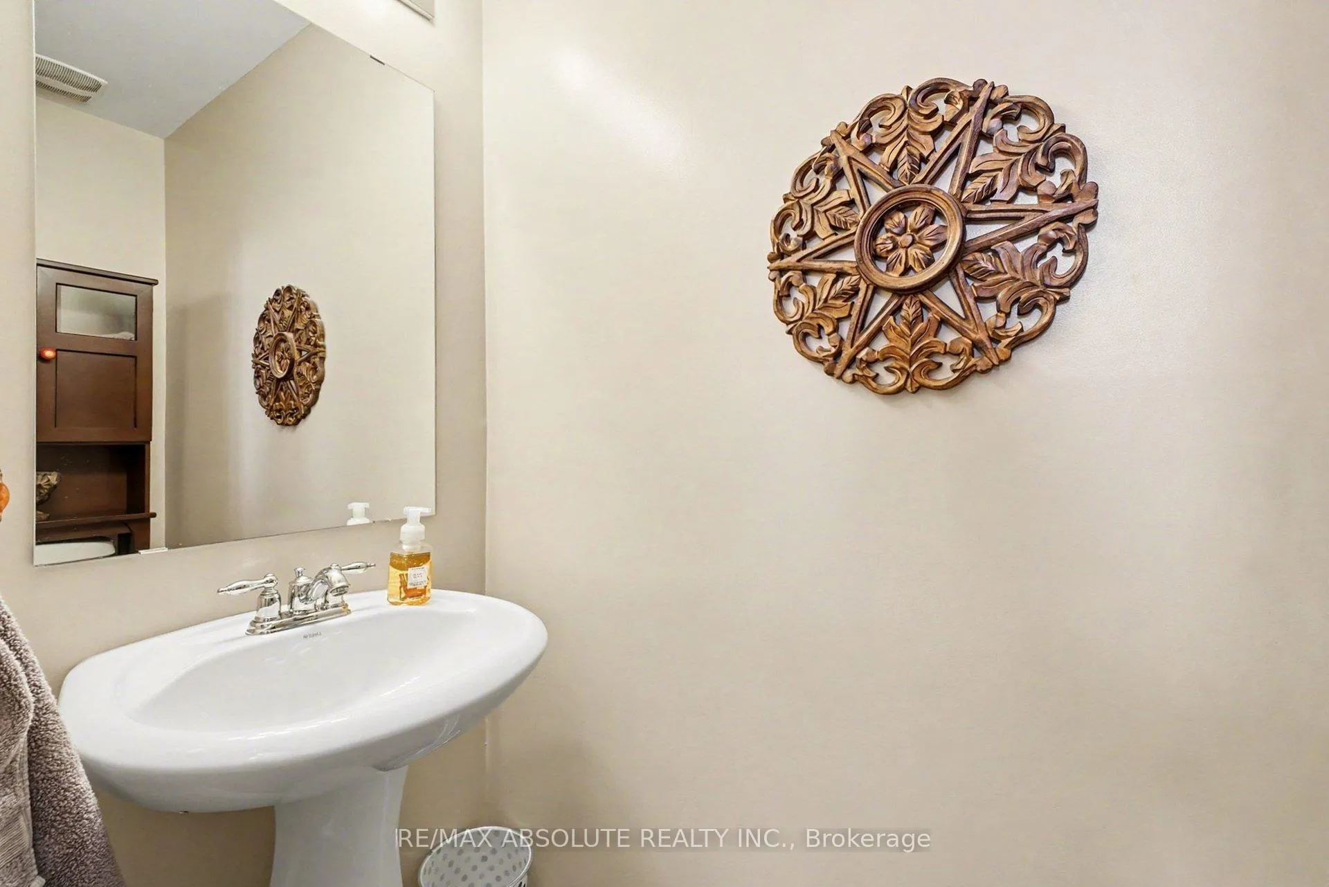 Photo 10 of 400 Santa Anna Lane, Ottawa, Stittsville (North) — HOMEH
