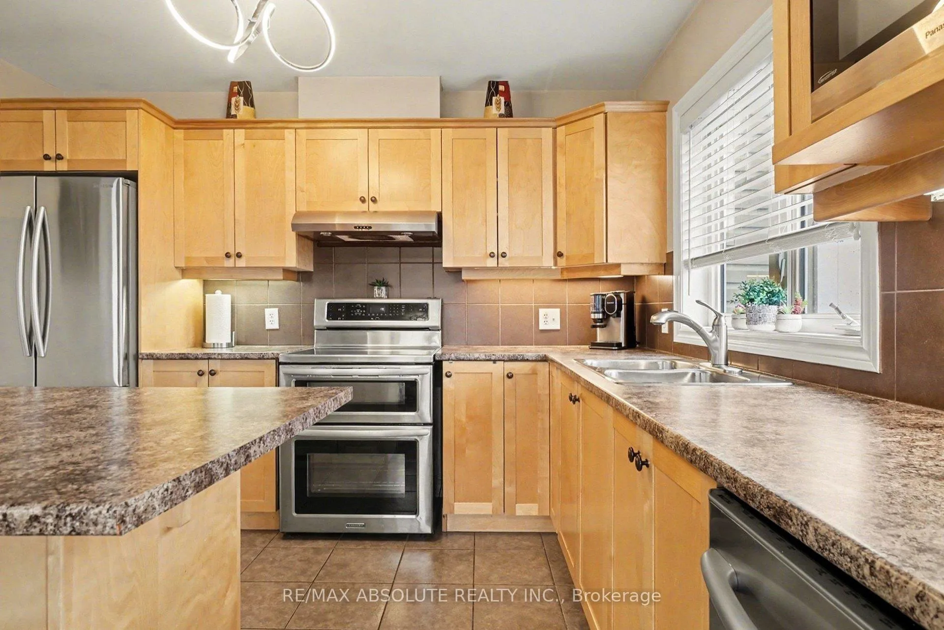 Photo 18 of 400 Santa Anna Lane, Ottawa, Stittsville (North) — HOMEH