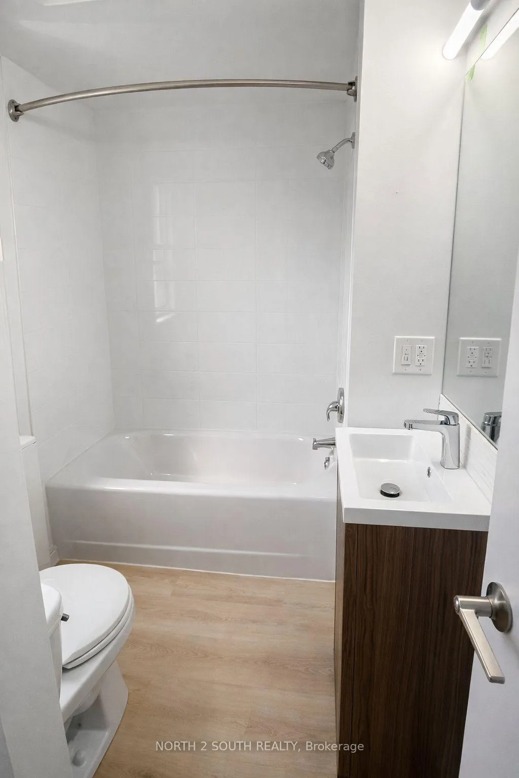 Photo 5 of Unit 3, 1024 King Street E, Hamilton, Stipley — HOMEH