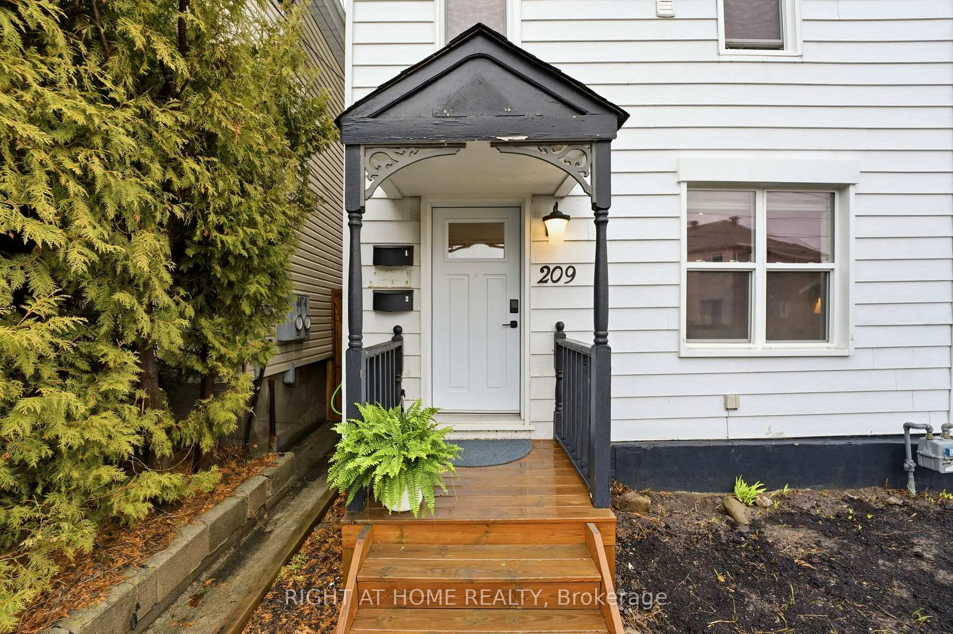 Photo 2 of 209 Marier Avenue, Ottawa, Vanier — HOMEH