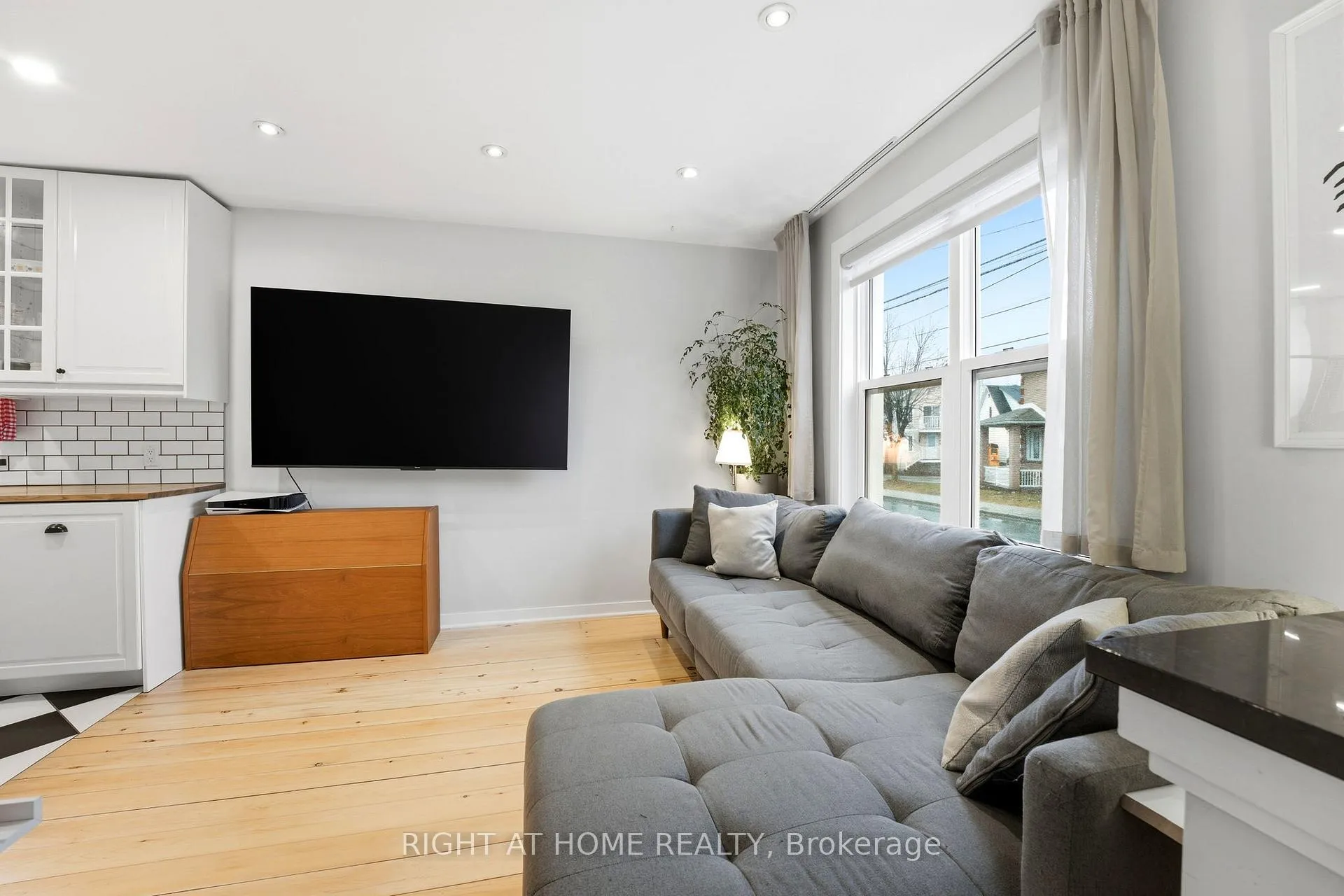 Photo 4 of 209 Marier Avenue, Ottawa, Vanier — HOMEH