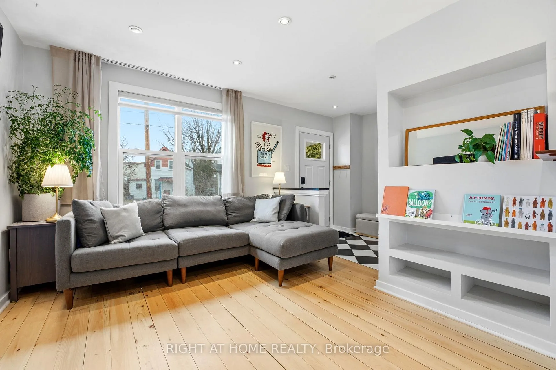 Photo 5 of 209 Marier Avenue, Ottawa, Vanier — HOMEH