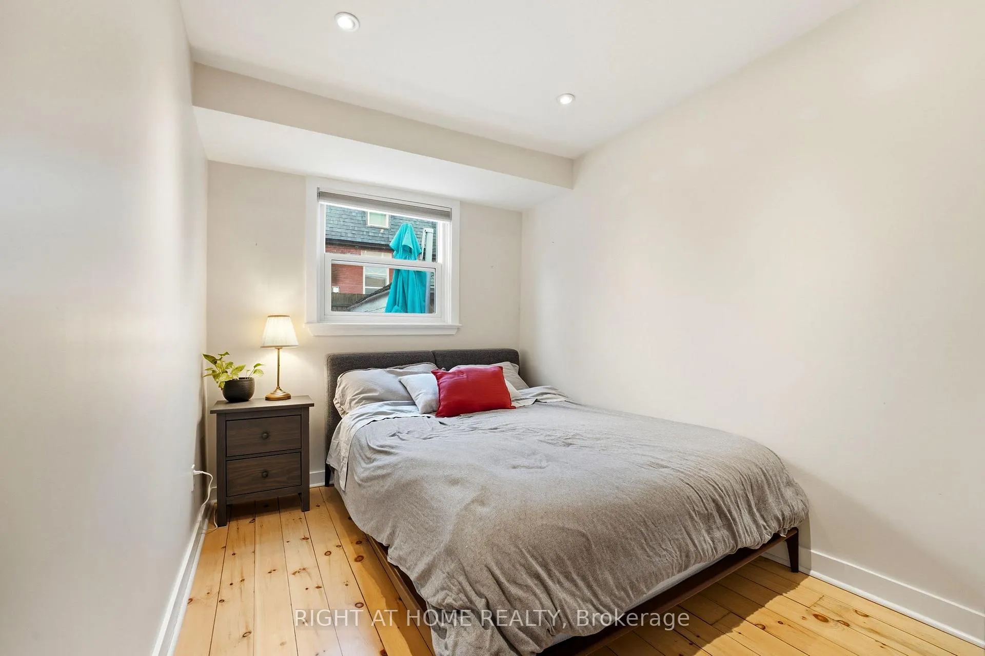 Photo 11 of 209 Marier Avenue, Ottawa, Vanier — HOMEH