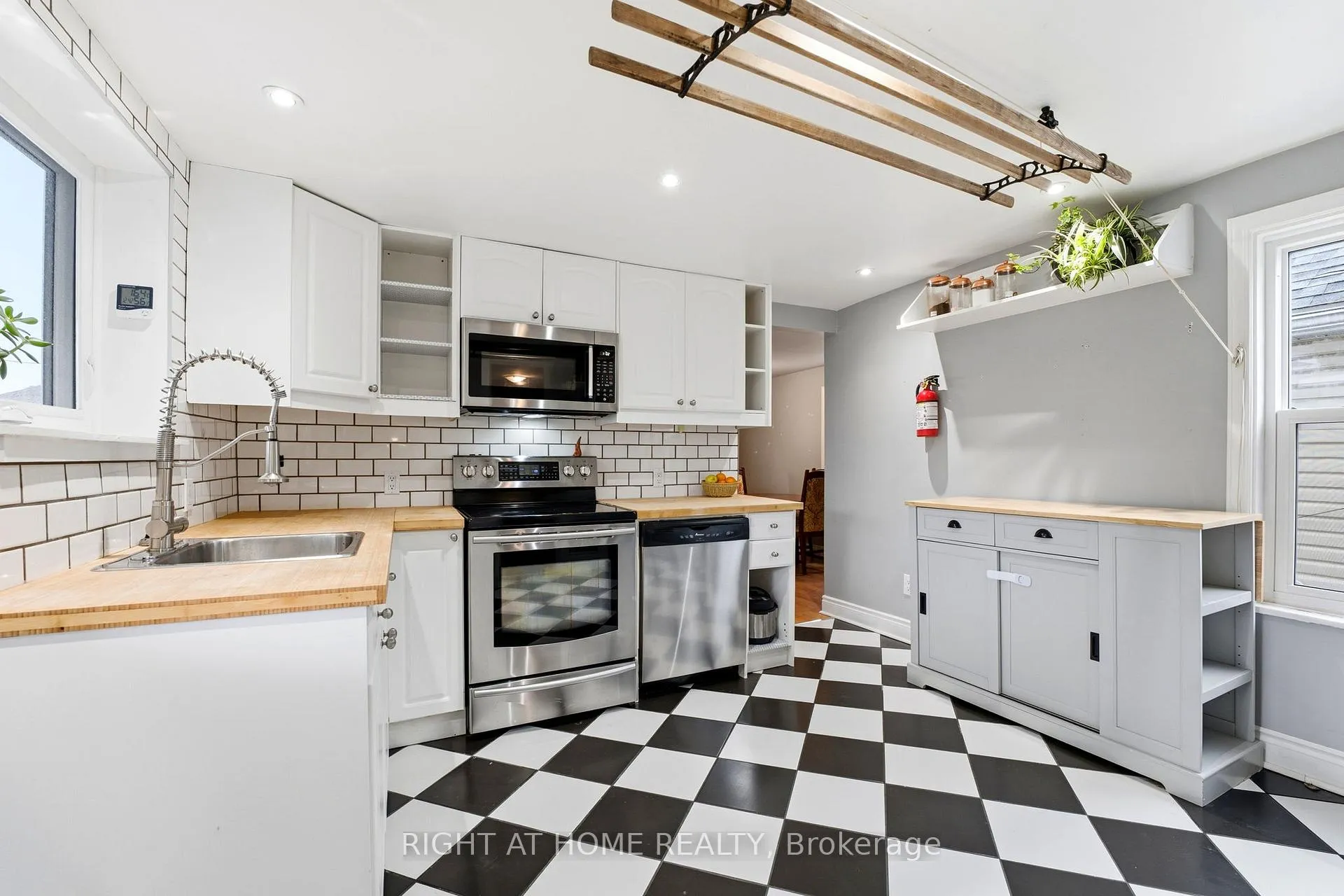 Photo 16 of 209 Marier Avenue, Ottawa, Vanier — HOMEH