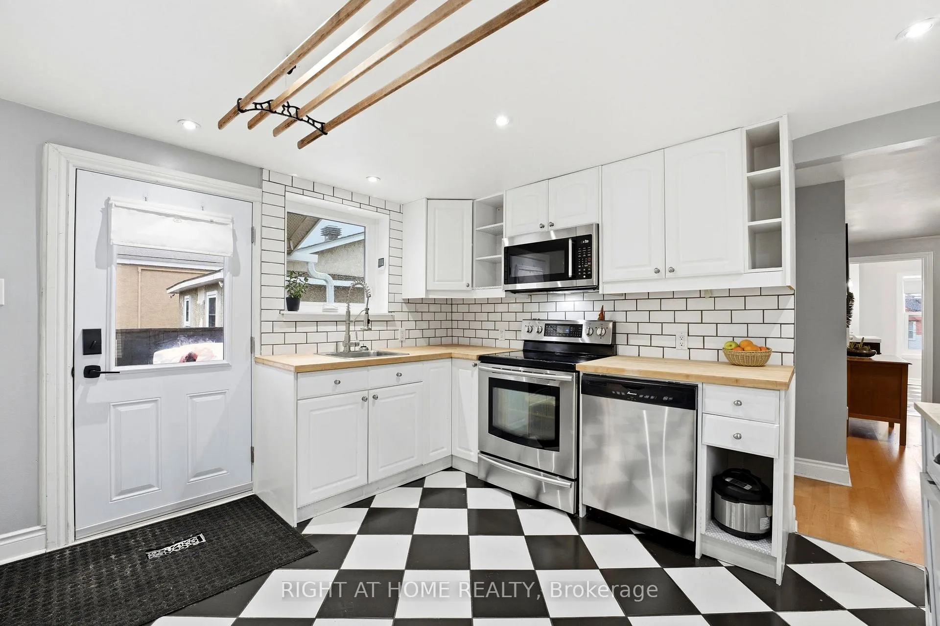 Photo 17 of 209 Marier Avenue, Ottawa, Vanier — HOMEH