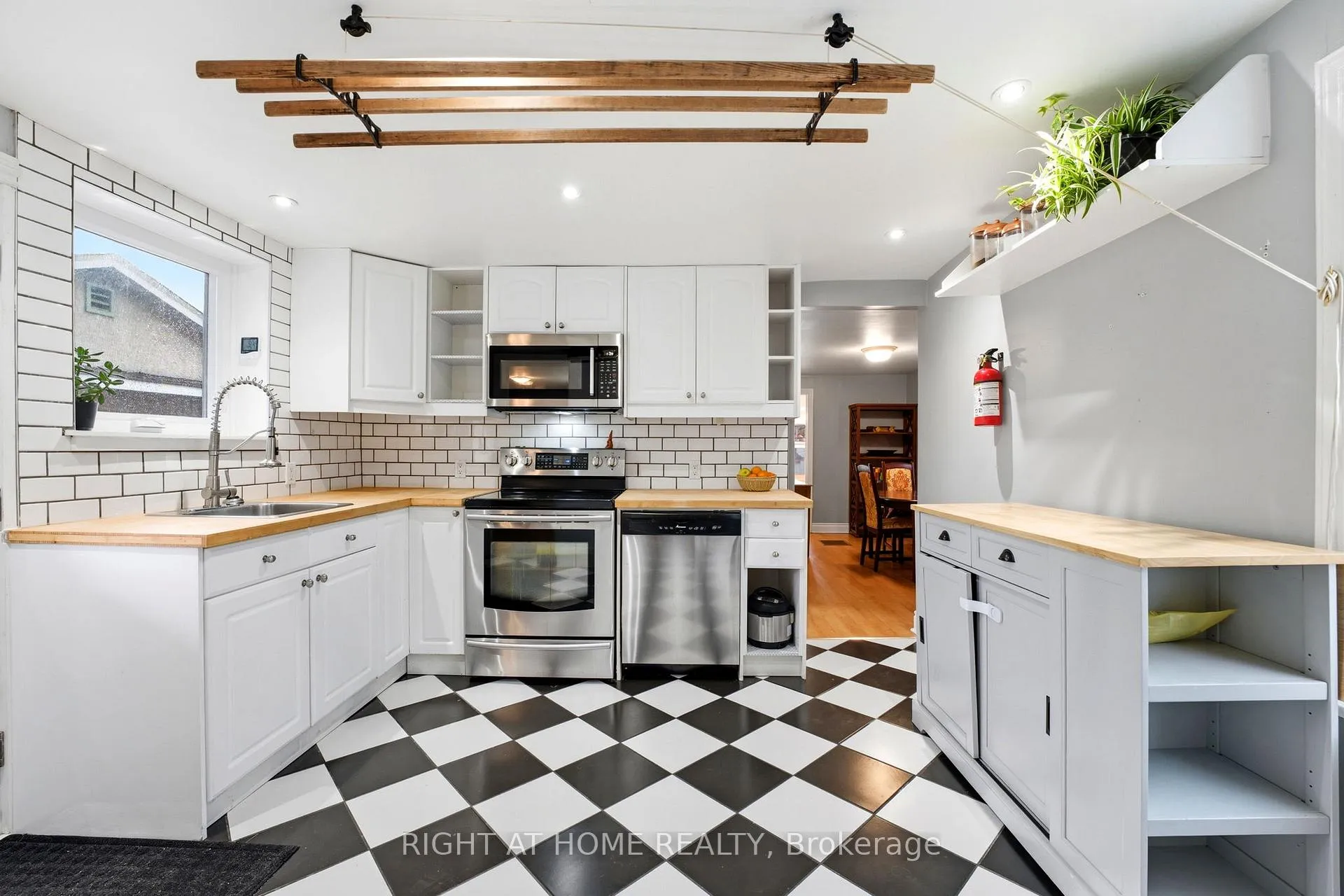 Photo 18 of 209 Marier Avenue, Ottawa, Vanier — HOMEH