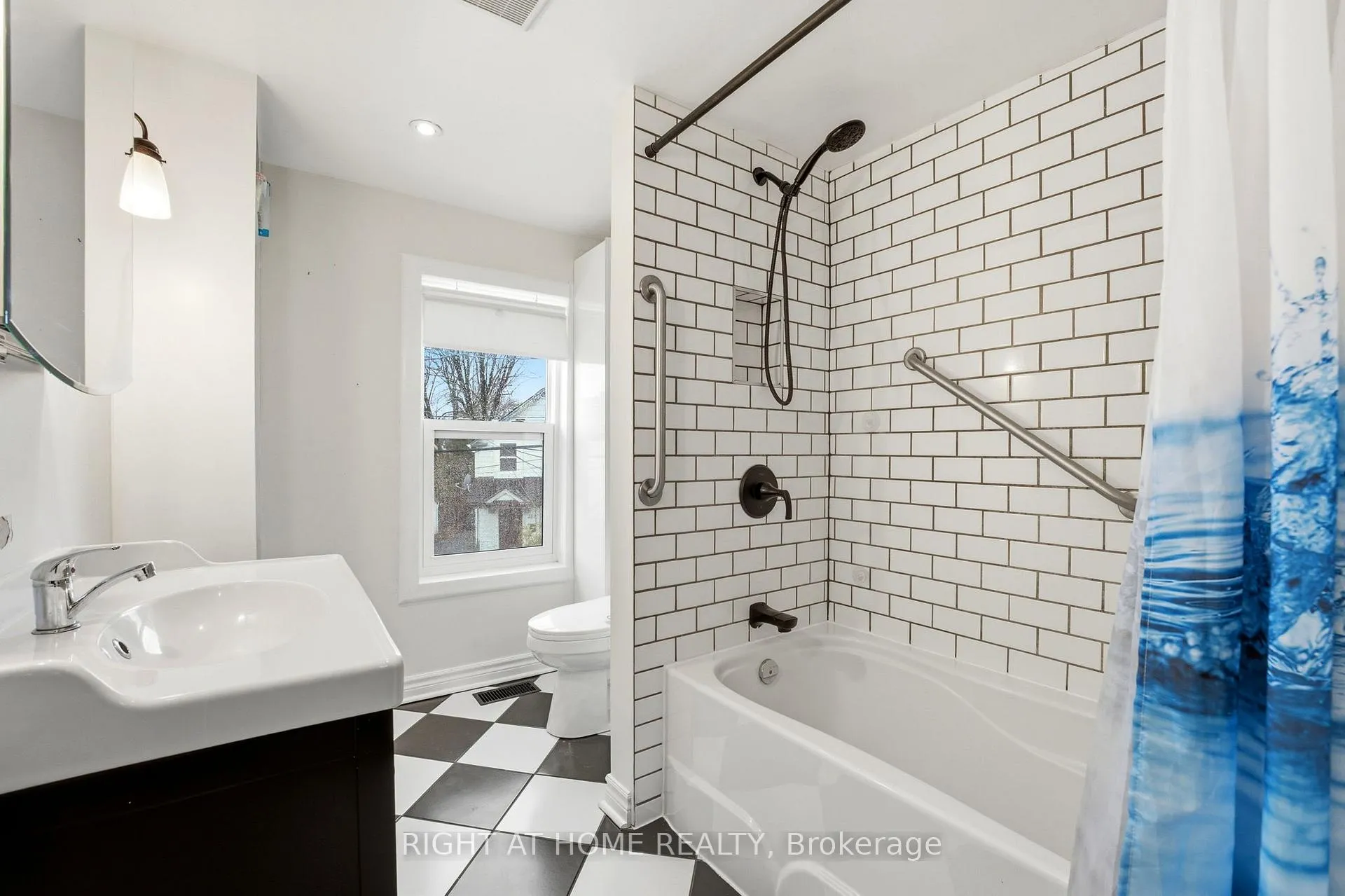 Photo 23 of 209 Marier Avenue, Ottawa, Vanier — HOMEH