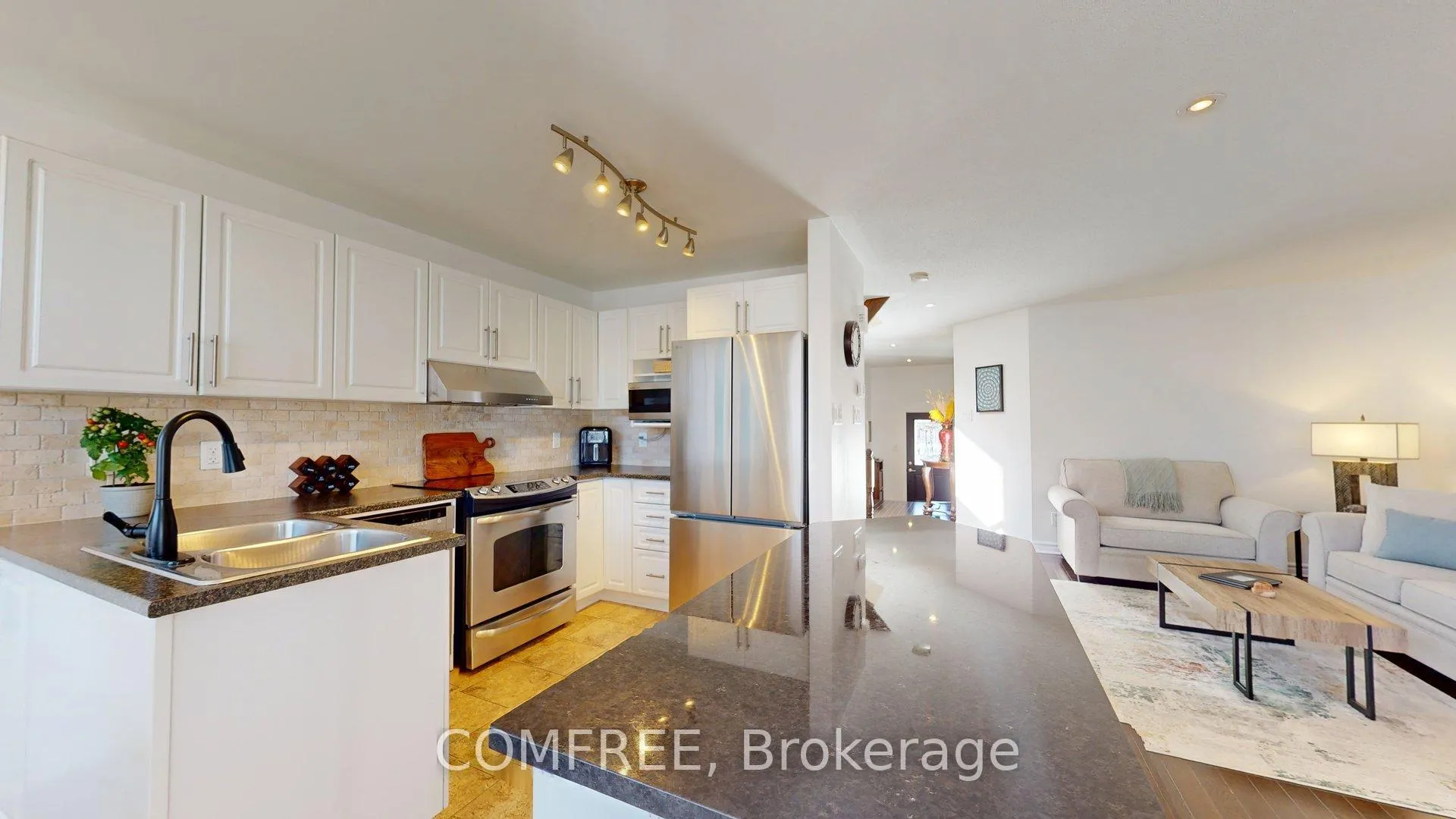 Photo 11 of 239 Hunterbrook Street, Ottawa, Kanata - Morgan's Grant/South March — HOMEH