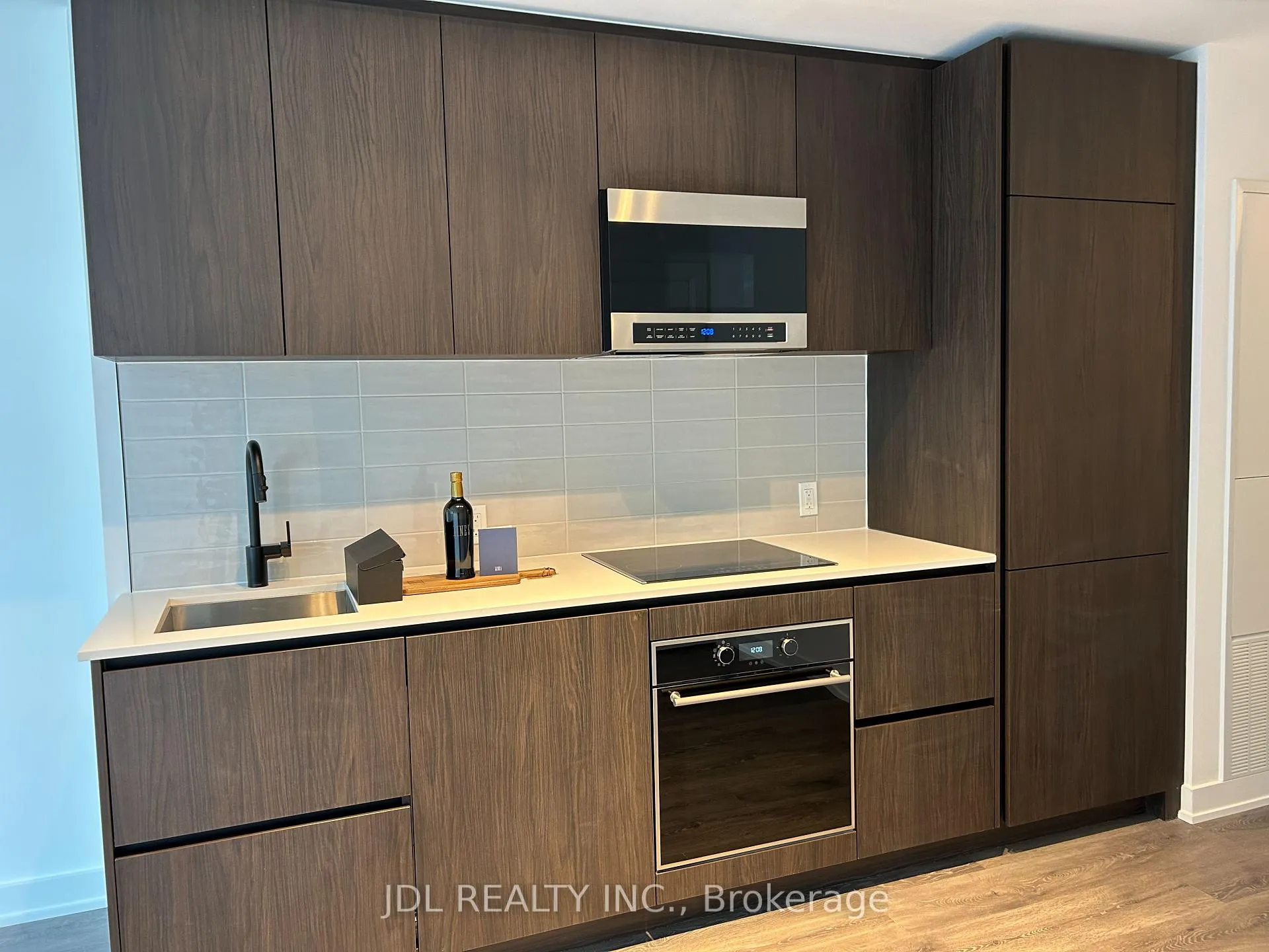 Photo 3 of Unit 2801, 117 Broadway Avenue, Toronto, Mount Pleasant West — HOMEH