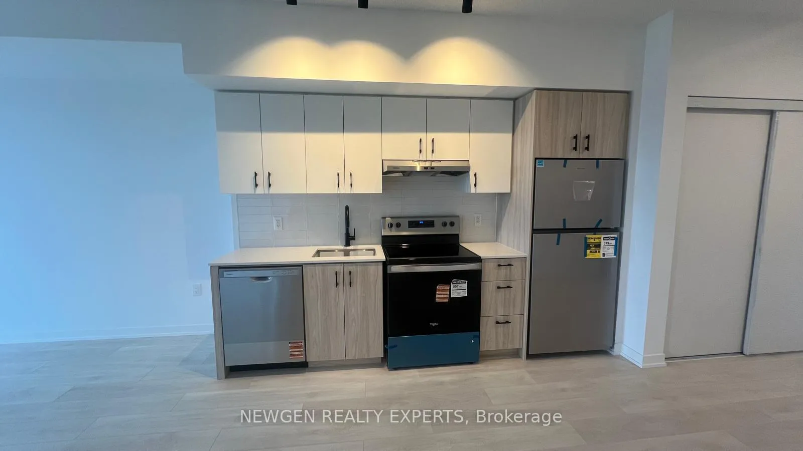 Photo 4 of Unit C606, 4878 Powers Common, Burlington, Alton — HOMEH