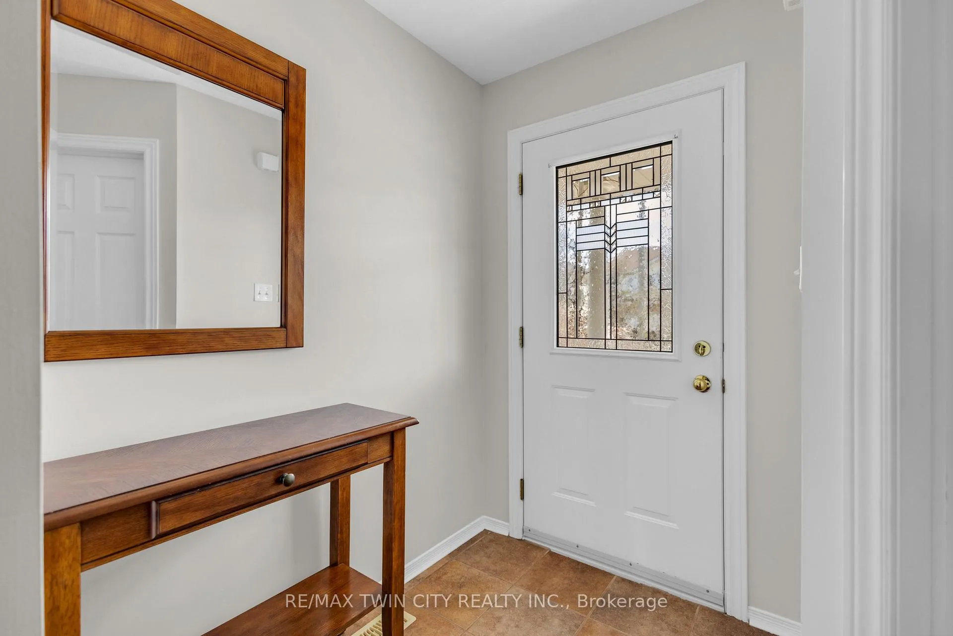 Photo 3 of 22 Dahlia Street, Kitchener — HOMEH