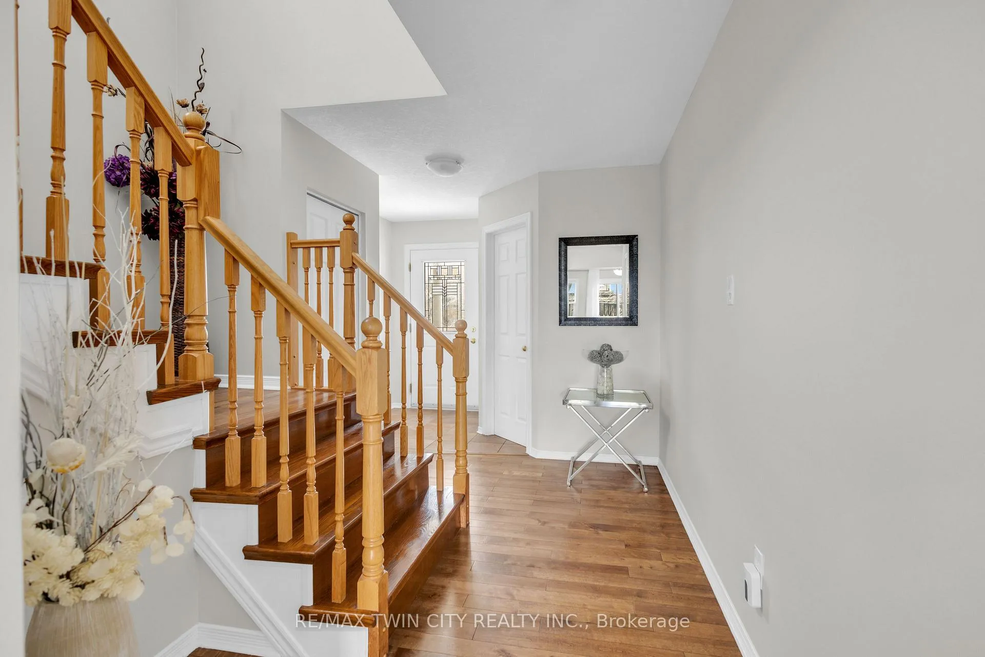 Photo 4 of 22 Dahlia Street, Kitchener — HOMEH