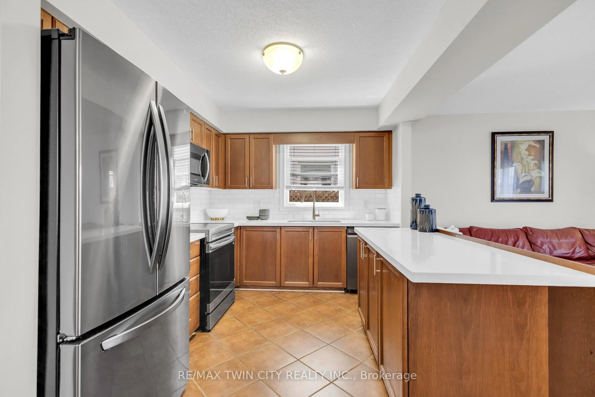 Photo 11 of 22 Dahlia Street, Kitchener — HOMEH