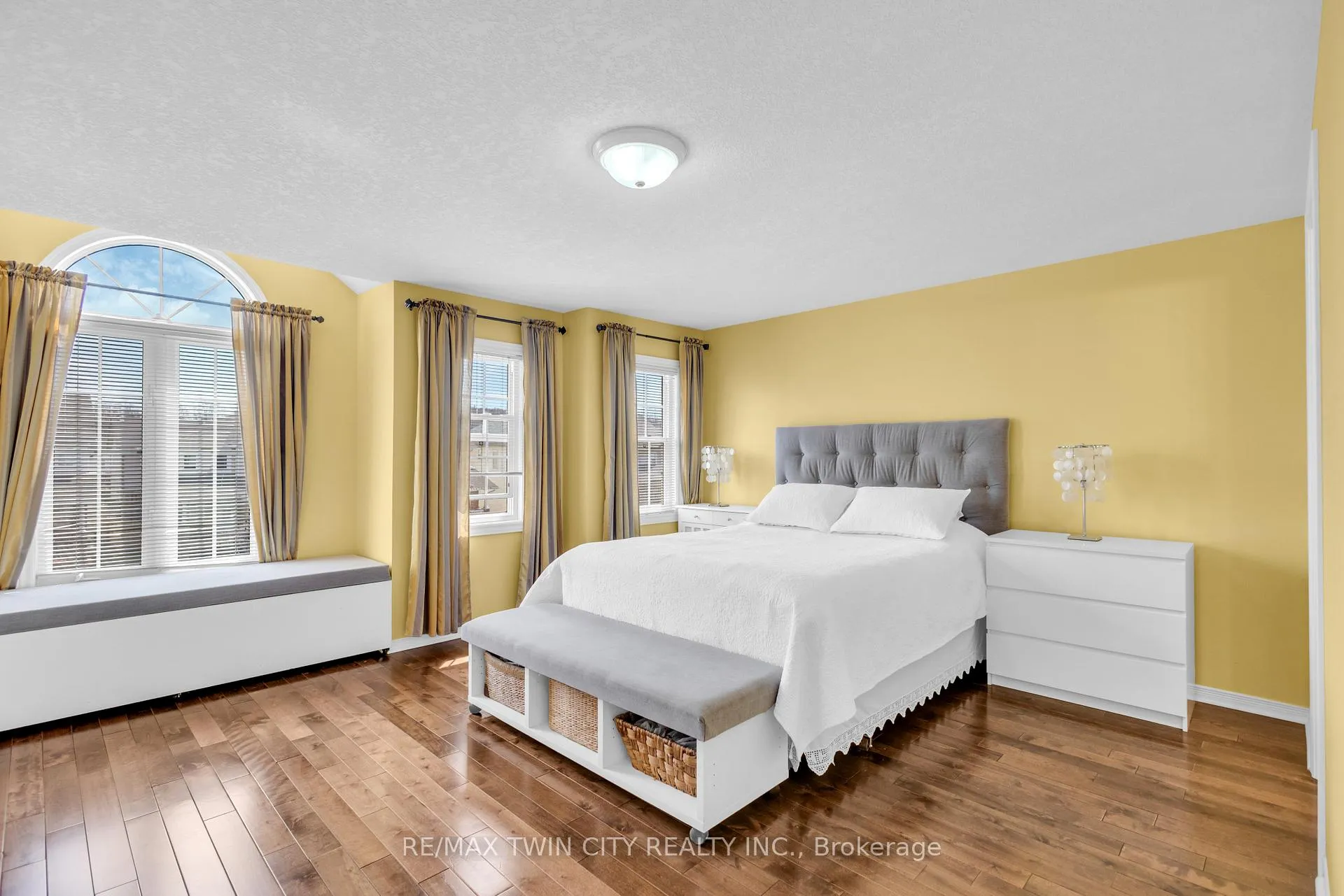Photo 16 of 22 Dahlia Street, Kitchener — HOMEH