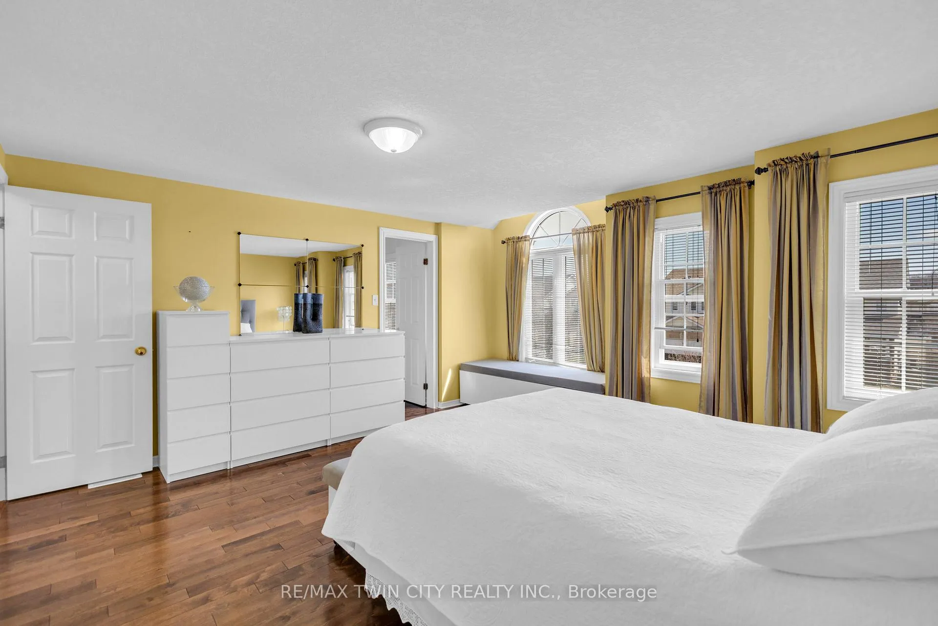 Photo 18 of 22 Dahlia Street, Kitchener — HOMEH