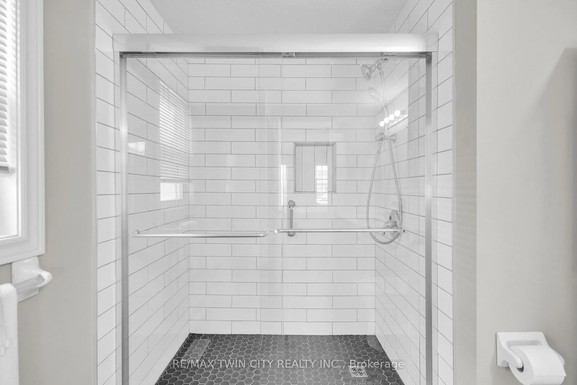 Photo 21 of 22 Dahlia Street, Kitchener — HOMEH