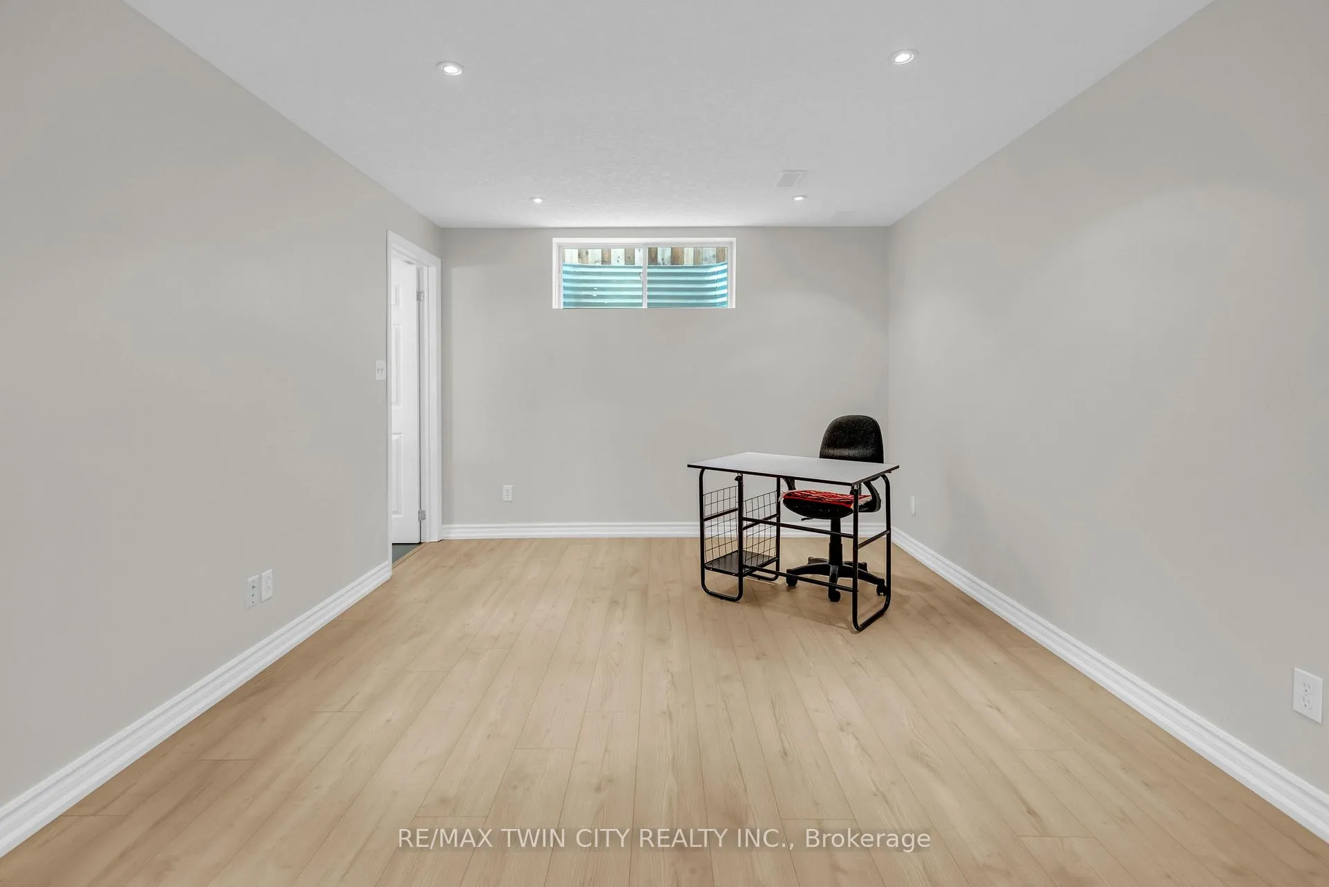 Photo 31 of 22 Dahlia Street, Kitchener — HOMEH