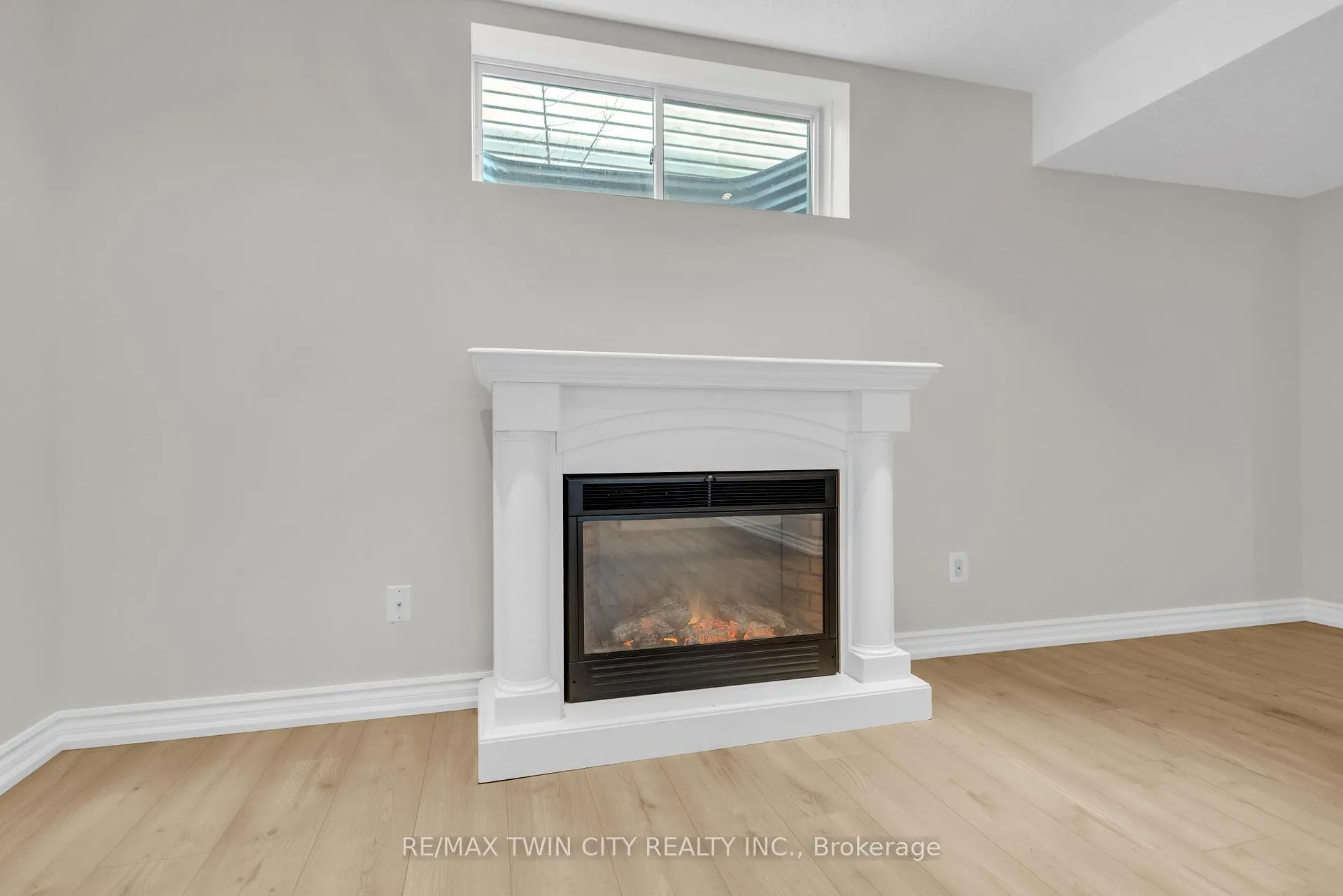 Photo 33 of 22 Dahlia Street, Kitchener — HOMEH