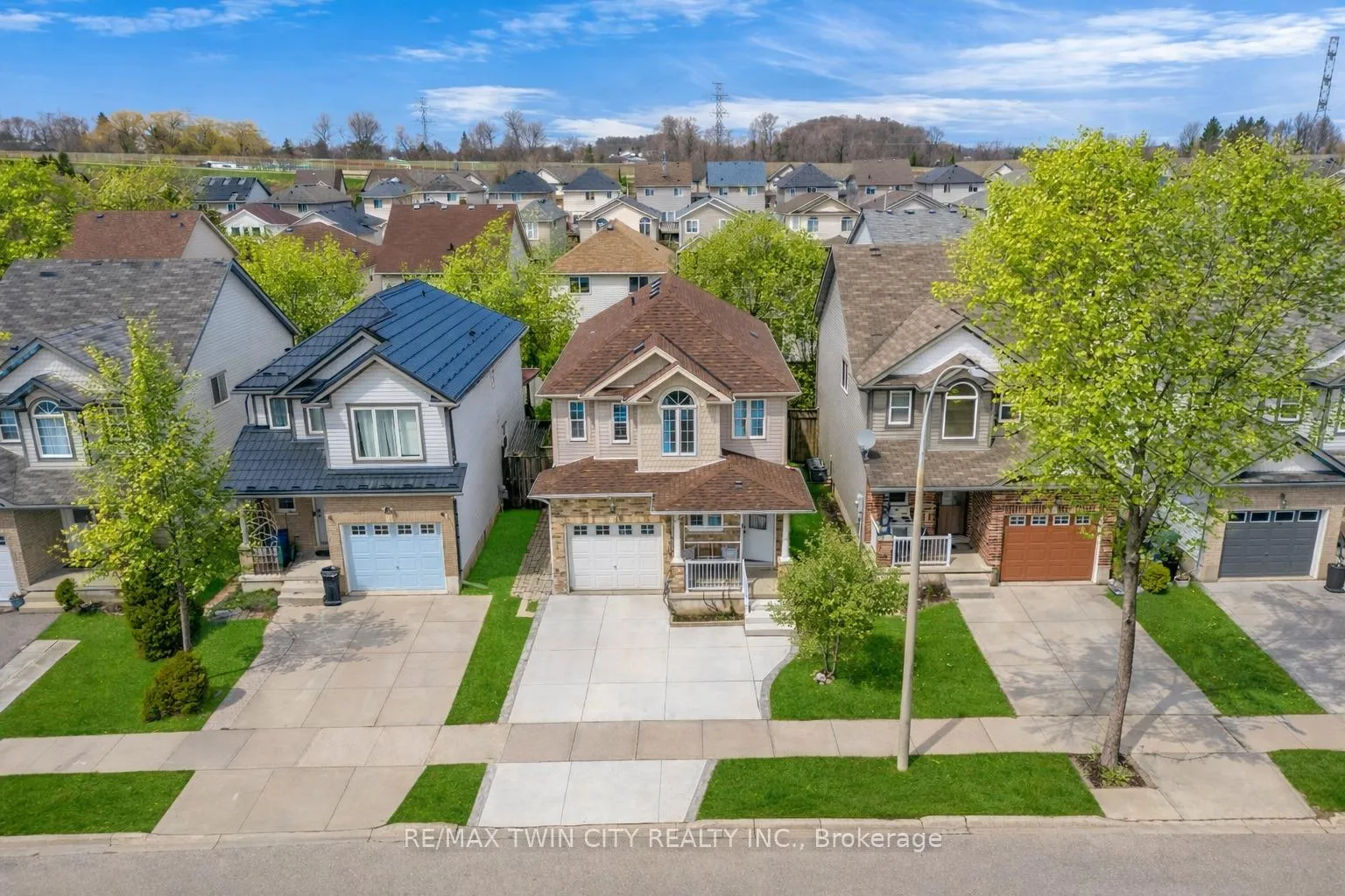 Photo 40 of 22 Dahlia Street, Kitchener — HOMEH