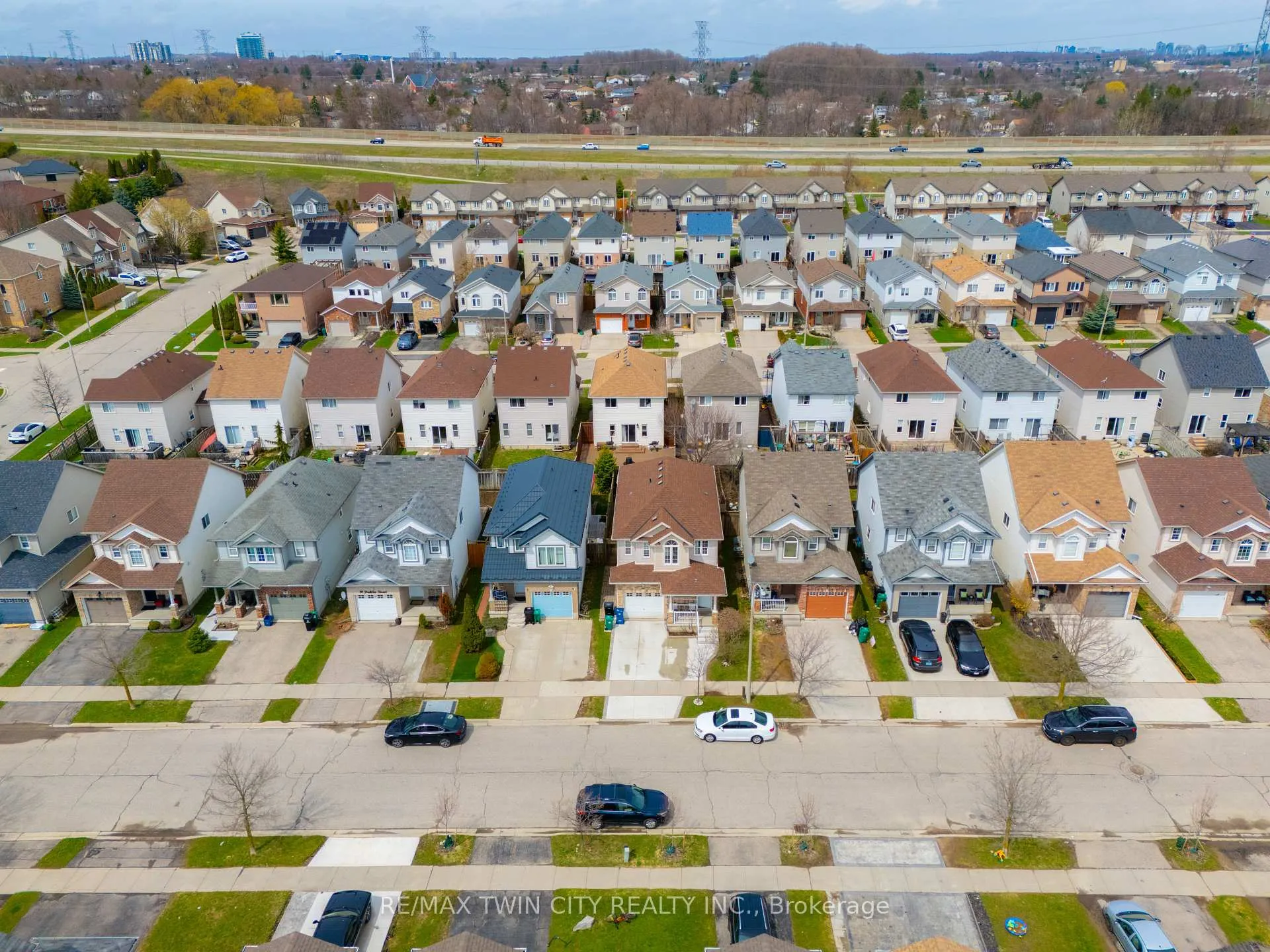 Photo 41 of 22 Dahlia Street, Kitchener — HOMEH