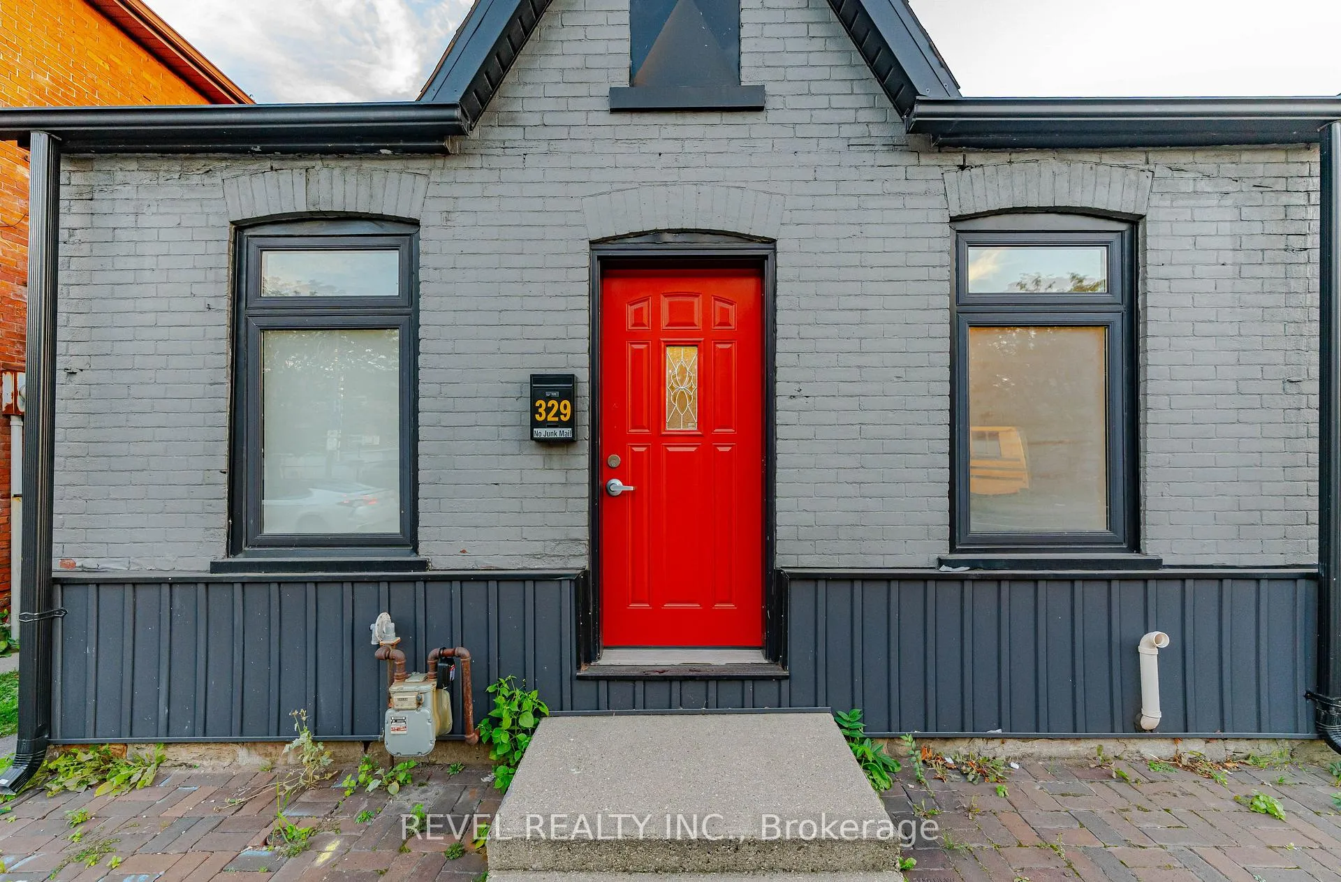 Photo 1 of 329 Main Street W, Hamilton, Strathcona — HOMEH
