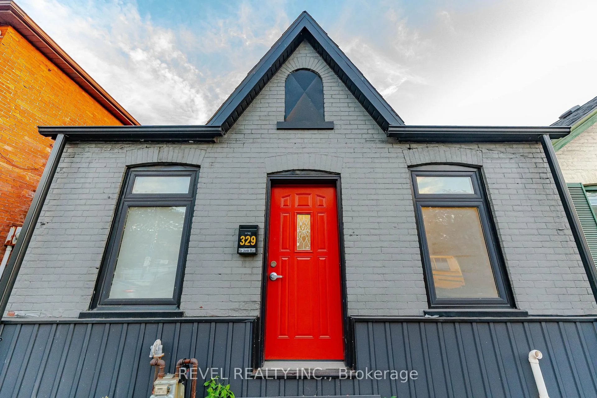 Photo 2 of 329 Main Street W, Hamilton, Strathcona — HOMEH