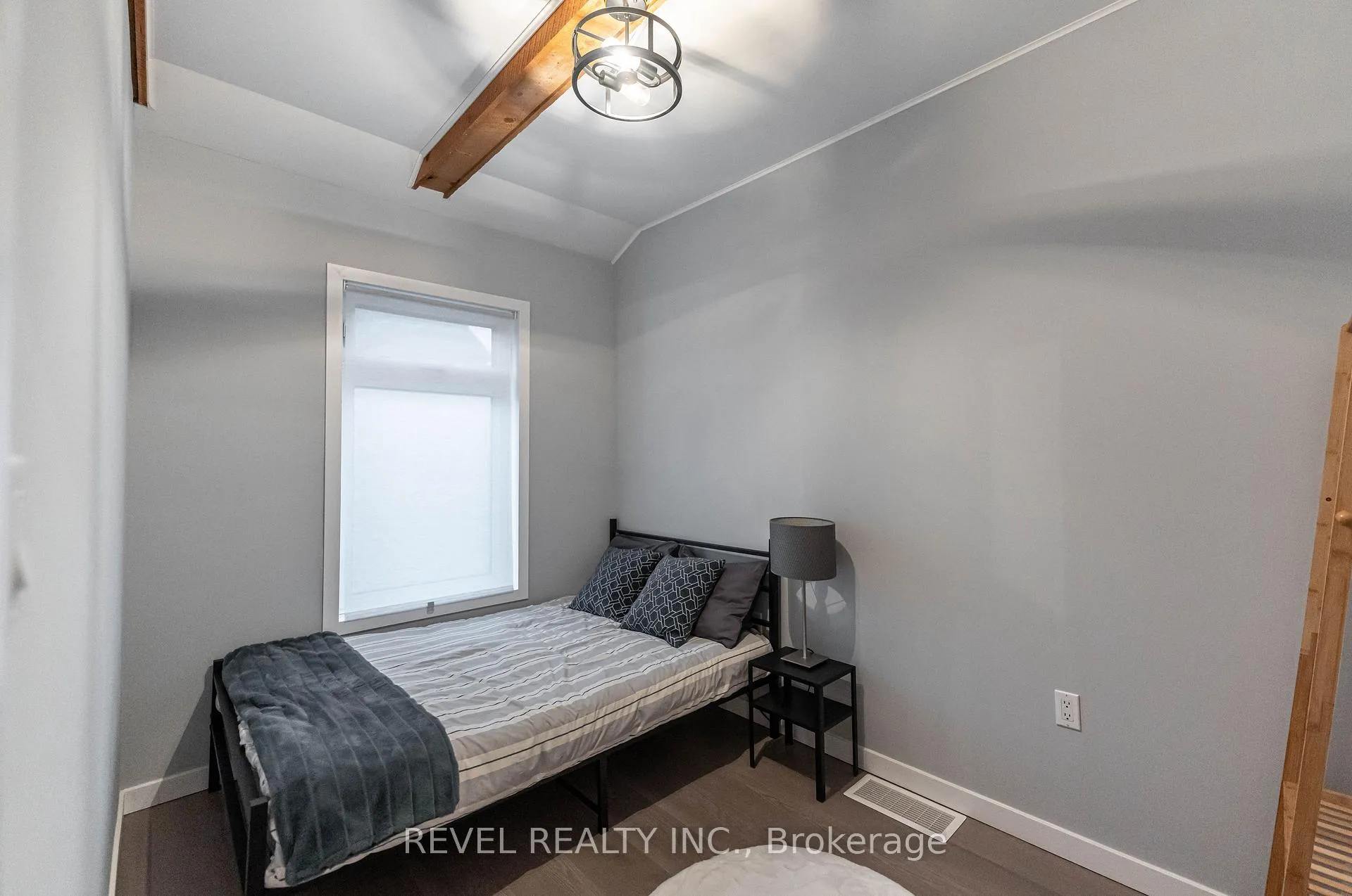 Photo 13 of 329 Main Street W, Hamilton, Strathcona — HOMEH