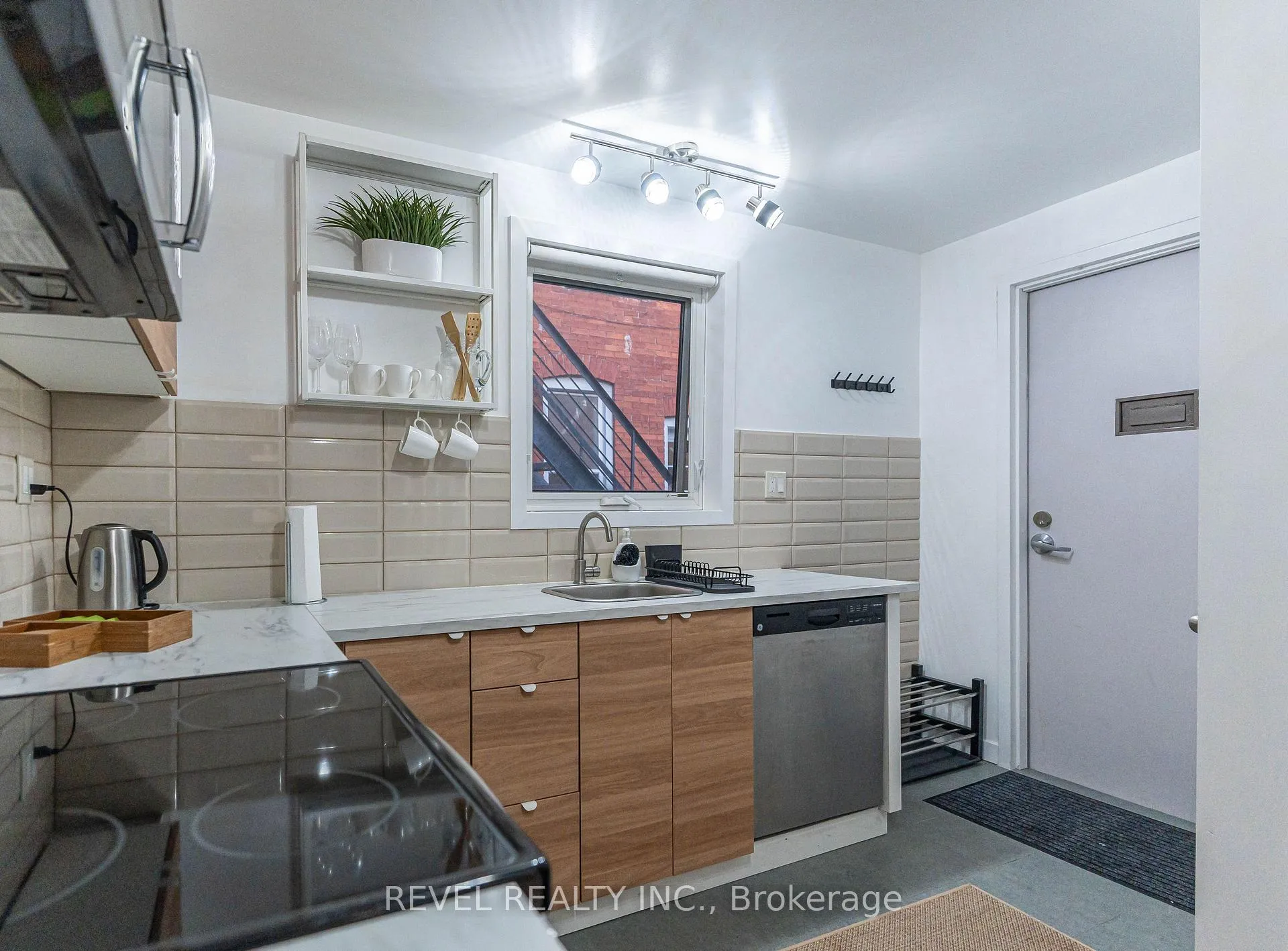 Photo 20 of 329 Main Street W, Hamilton, Strathcona — HOMEH