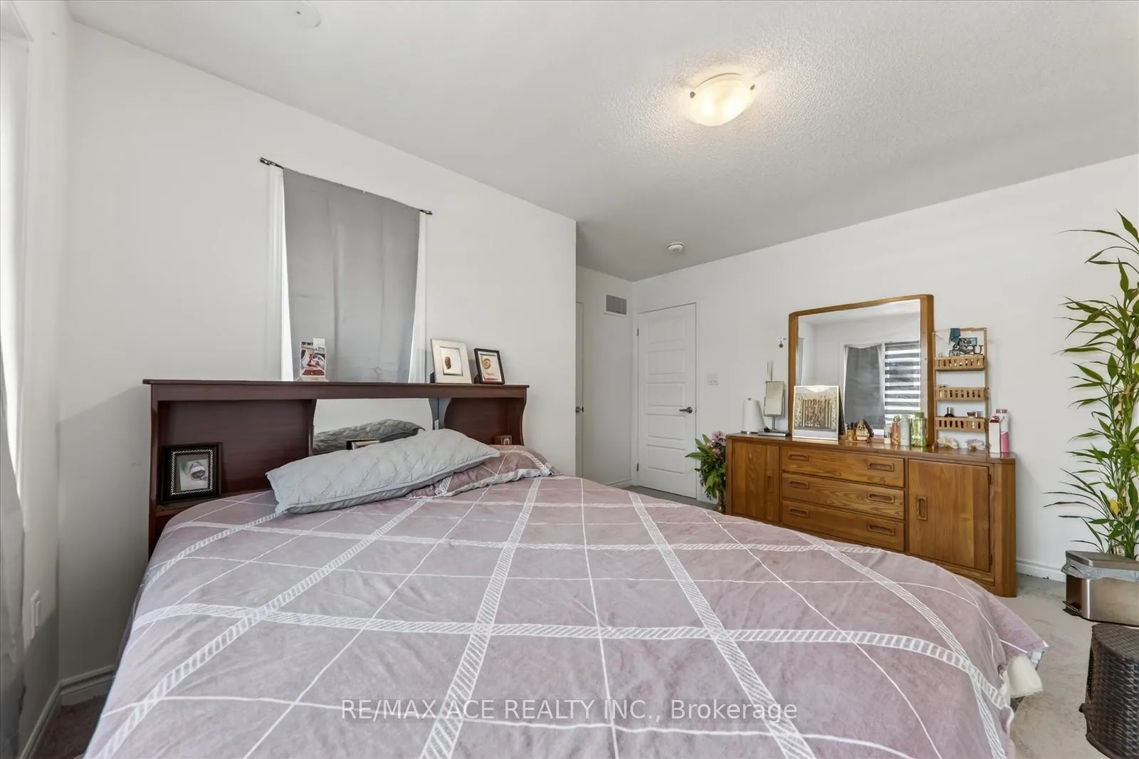 Photo 19 of 1419 Mockingbird Square, Pickering, Rural Pickering — HOMEH