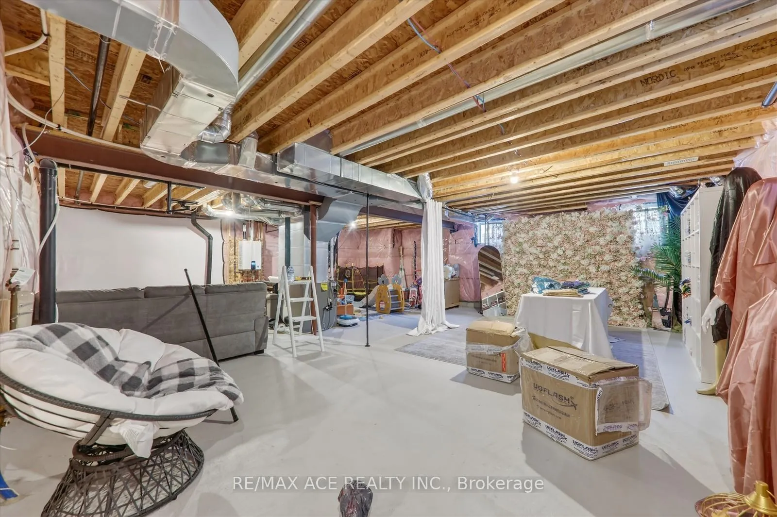 Photo 29 of 1419 Mockingbird Square, Pickering, Rural Pickering — HOMEH