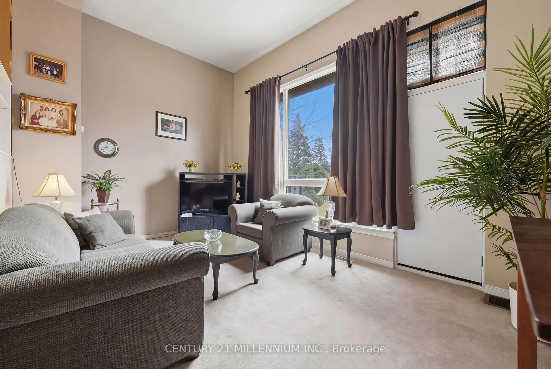 Photo 3 of 107 Darras Court, Brampton, Southgate — HOMEH