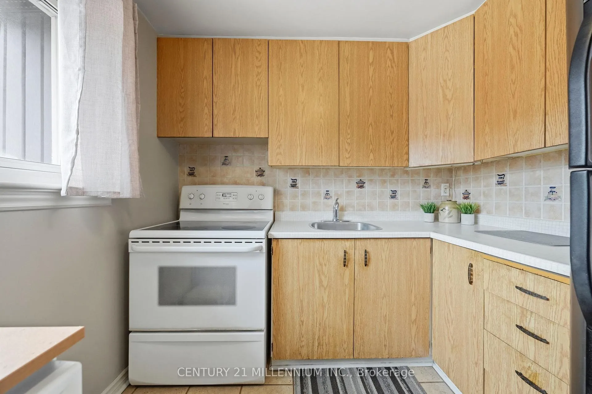 Photo 10 of 107 Darras Court, Brampton, Southgate — HOMEH