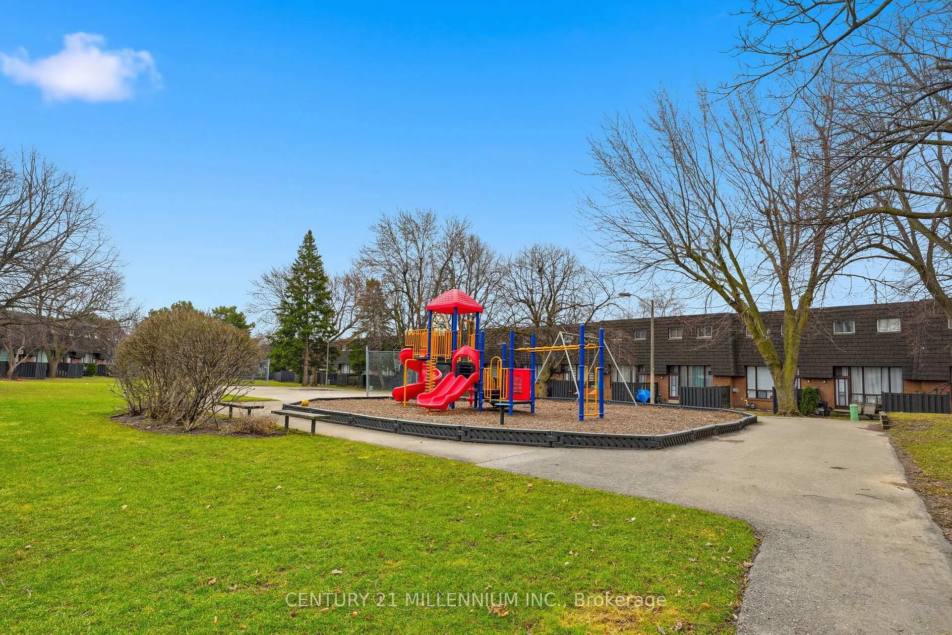Photo 25 of 107 Darras Court, Brampton, Southgate — HOMEH