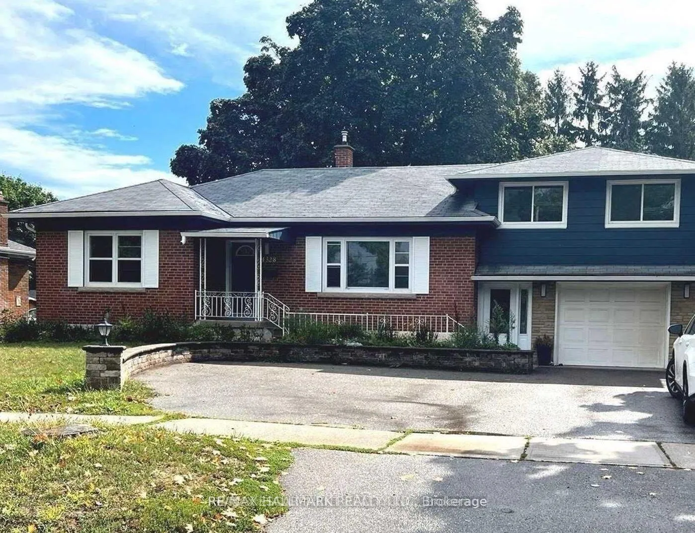 Photo 1 of Unit Main, 4328 New Street, Burlington, Shoreacres — HOMEH