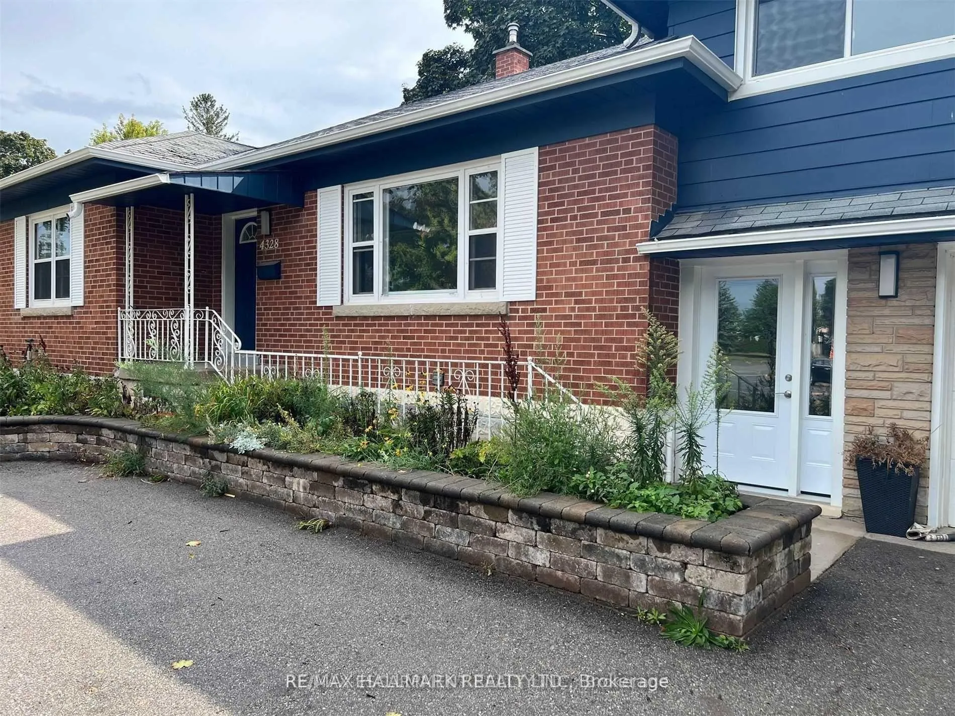 Photo 2 of Unit Main, 4328 New Street, Burlington, Shoreacres — HOMEH