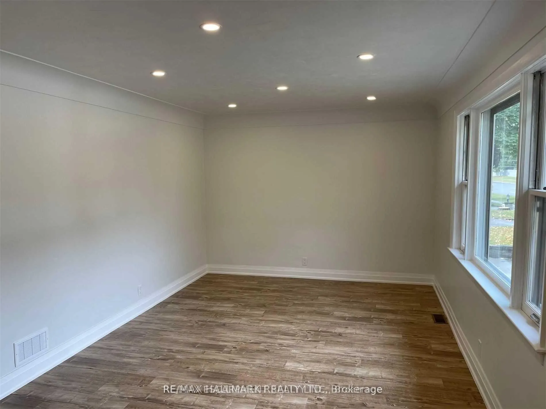 Photo 6 of Unit Main, 4328 New Street, Burlington, Shoreacres — HOMEH