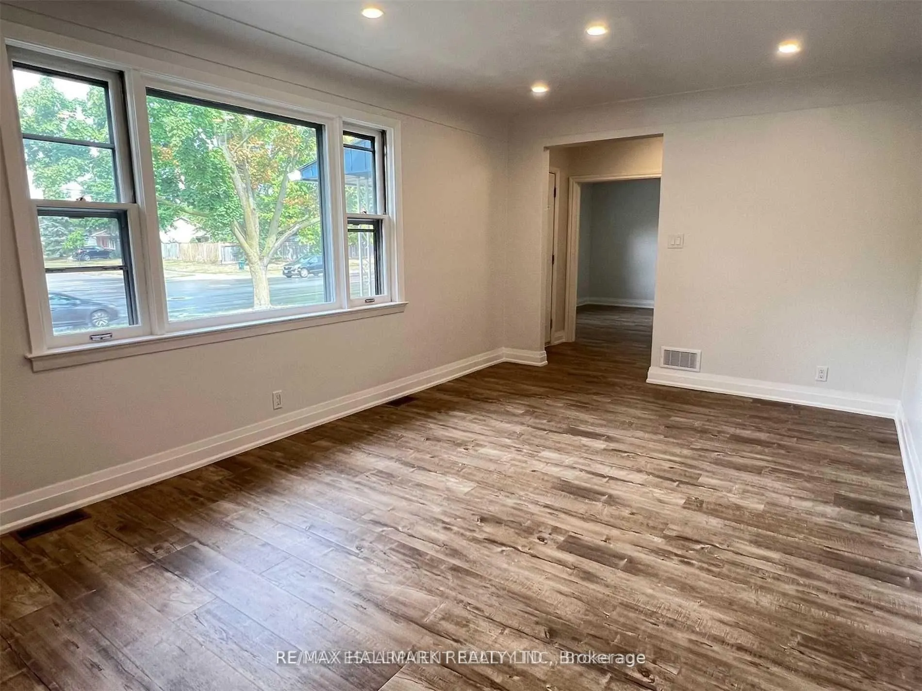 Photo 7 of Unit Main, 4328 New Street, Burlington, Shoreacres — HOMEH