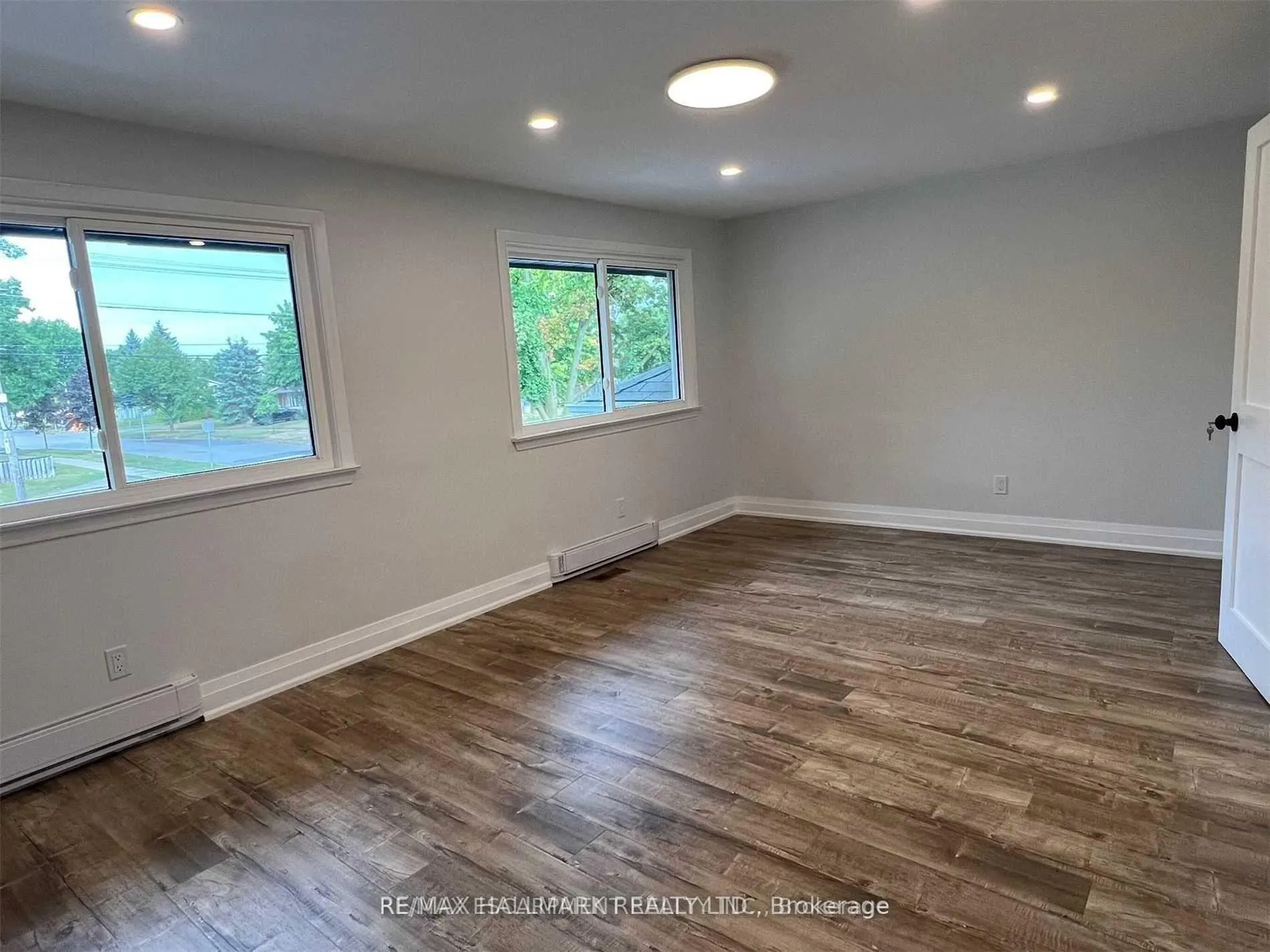 Photo 9 of Unit Main, 4328 New Street, Burlington, Shoreacres — HOMEH