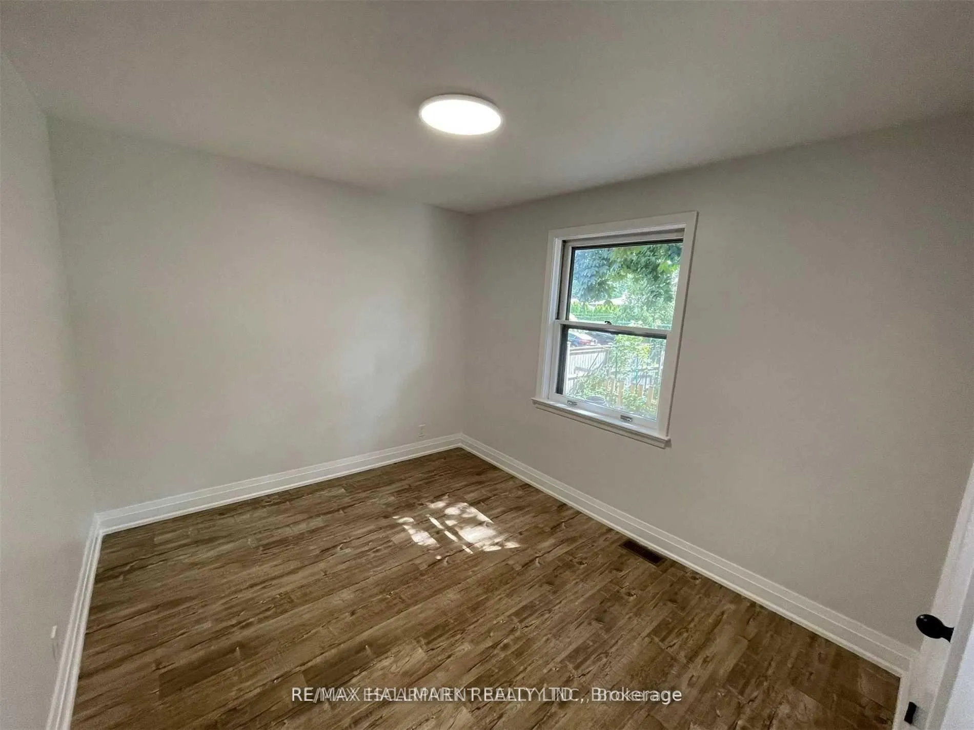 Photo 10 of Unit Main, 4328 New Street, Burlington, Shoreacres — HOMEH