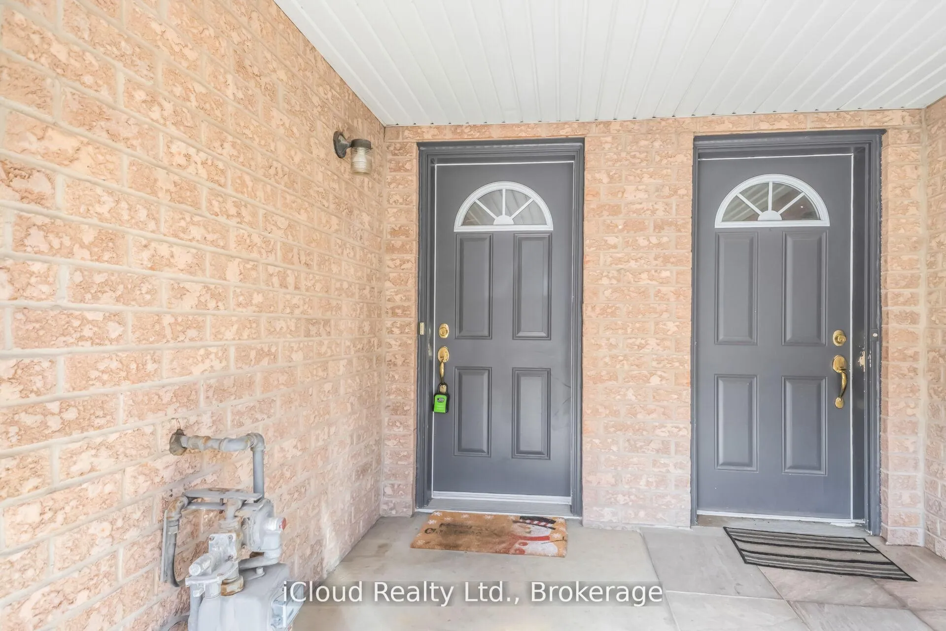 Photo 4 of 63 Spadina Road, Brampton, Bram West — HOMEH