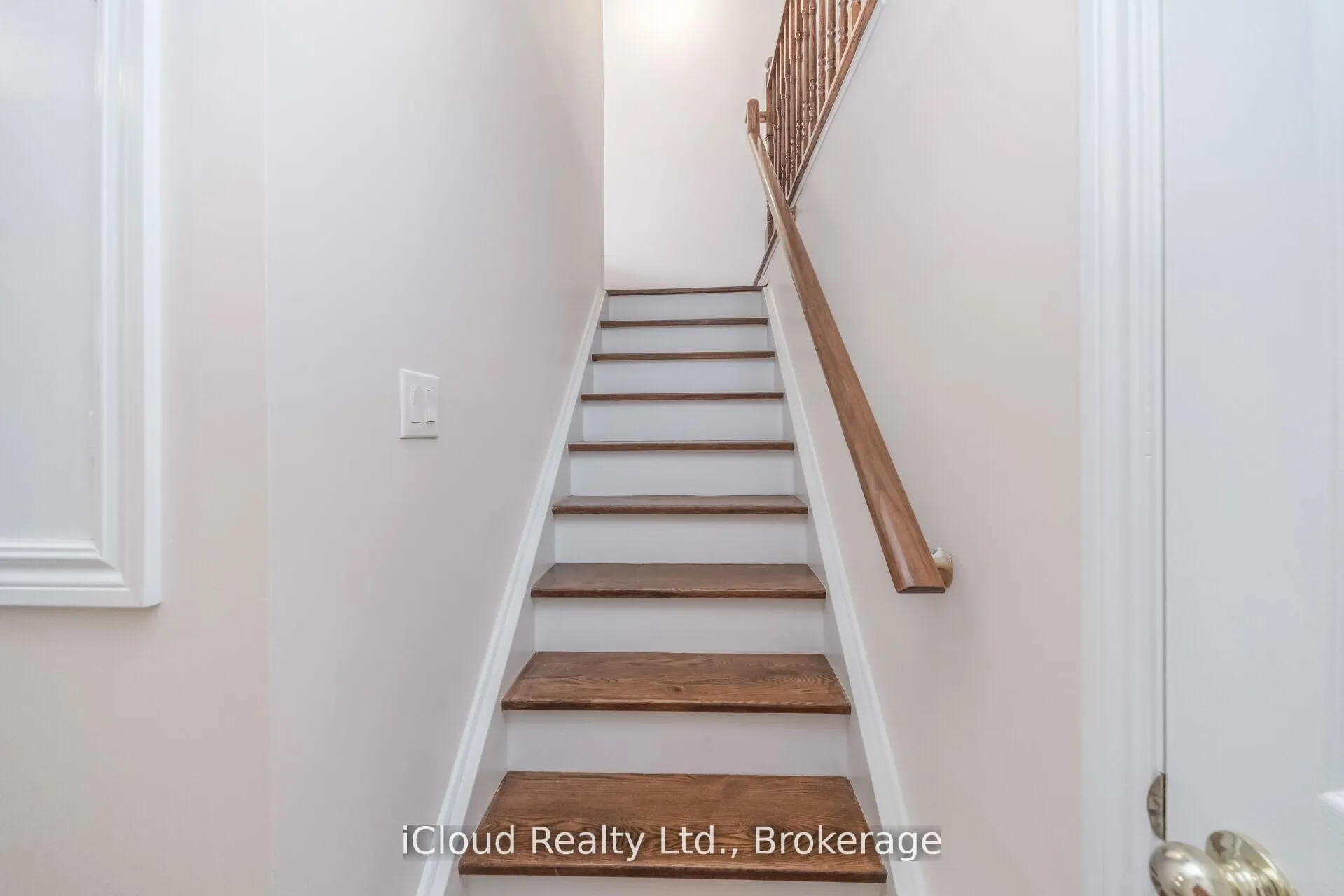Photo 7 of 63 Spadina Road, Brampton, Bram West — HOMEH