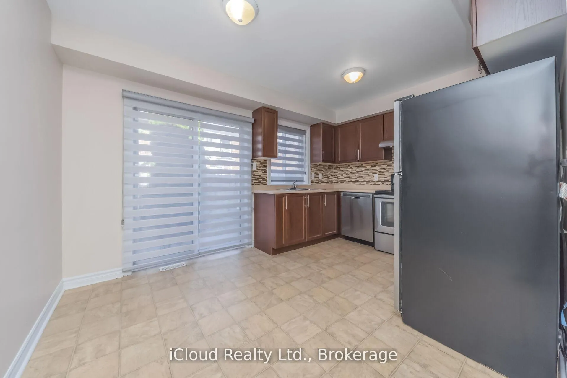 Photo 9 of 63 Spadina Road, Brampton, Bram West — HOMEH