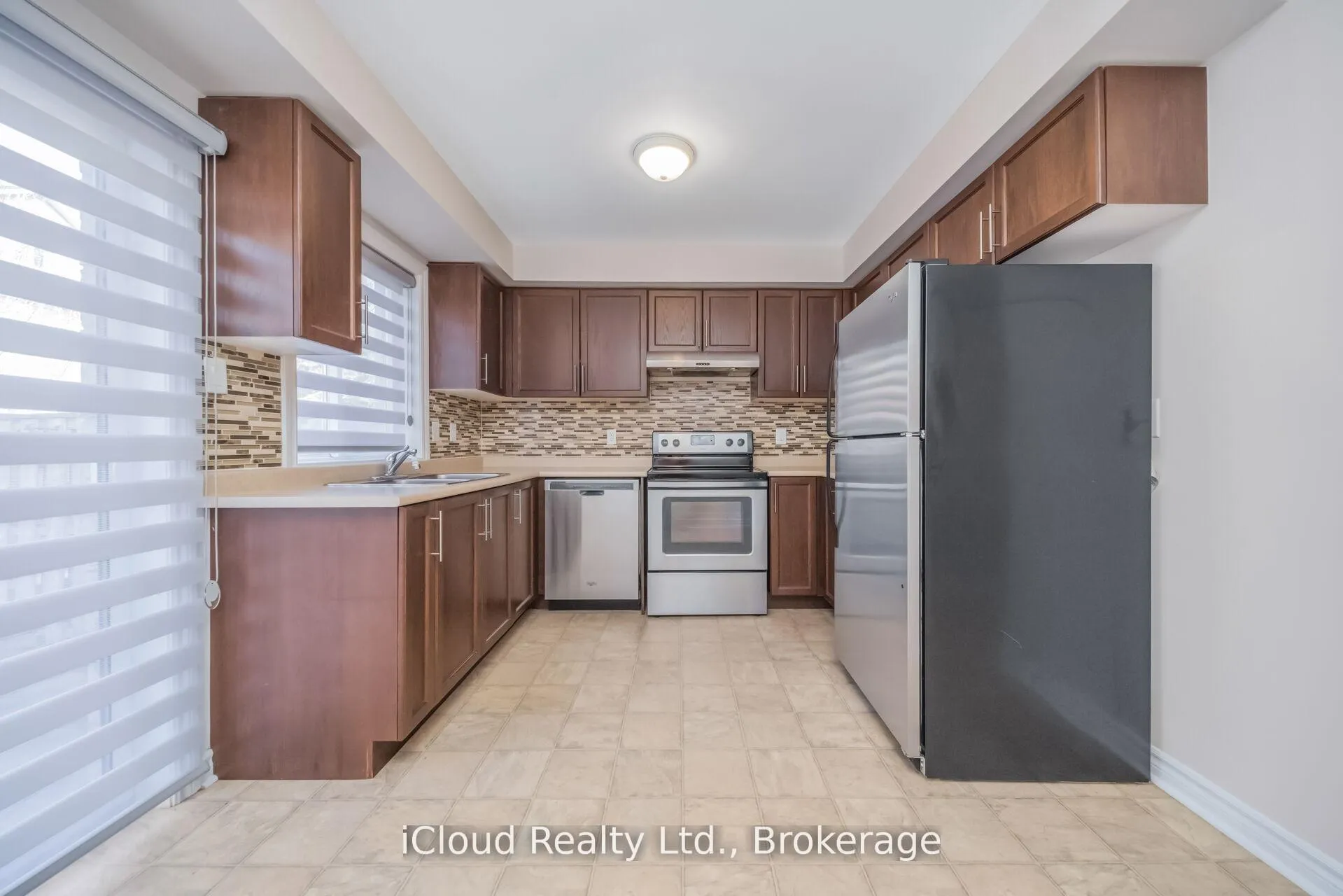 Photo 10 of 63 Spadina Road, Brampton, Bram West — HOMEH