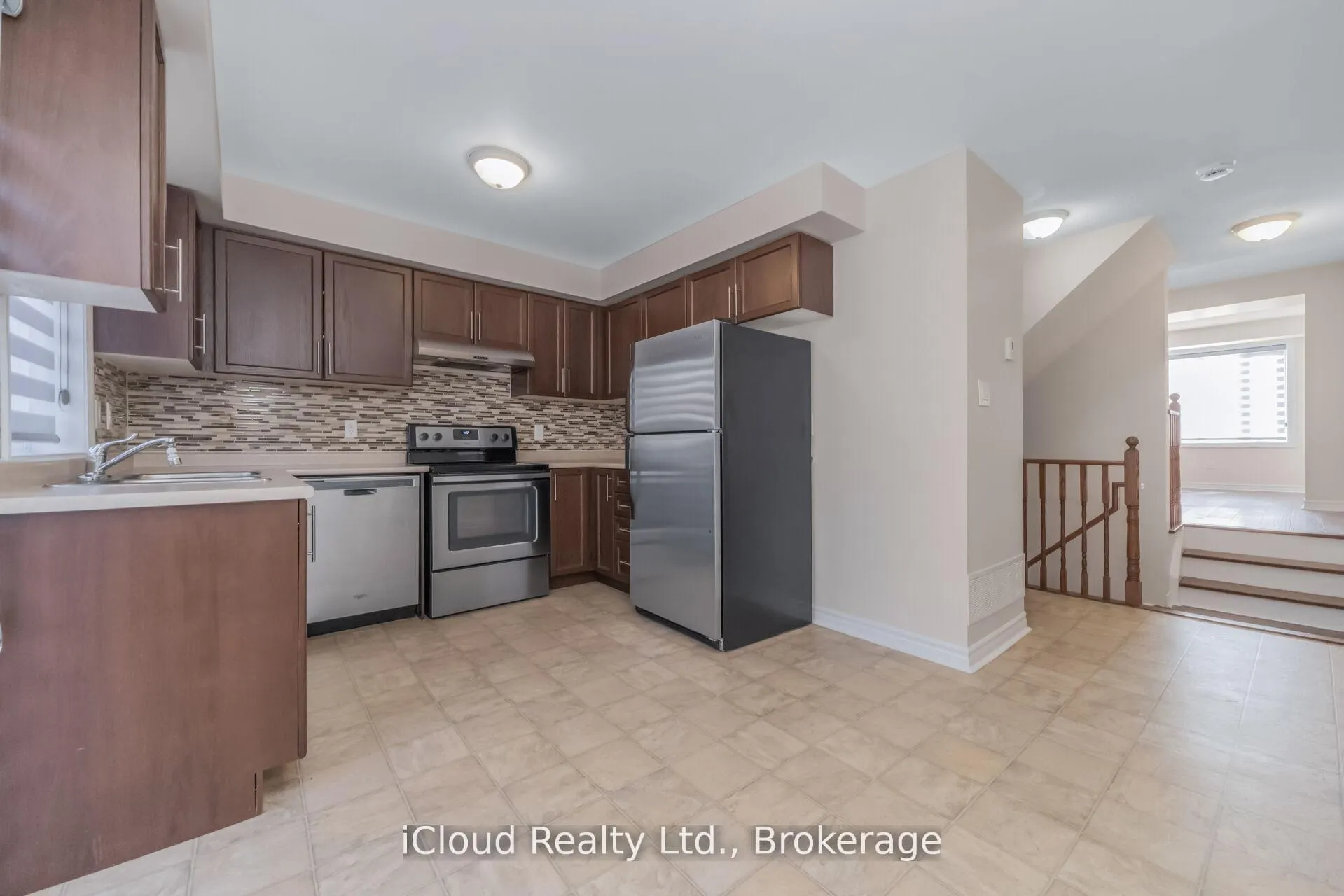 Photo 12 of 63 Spadina Road, Brampton, Bram West — HOMEH