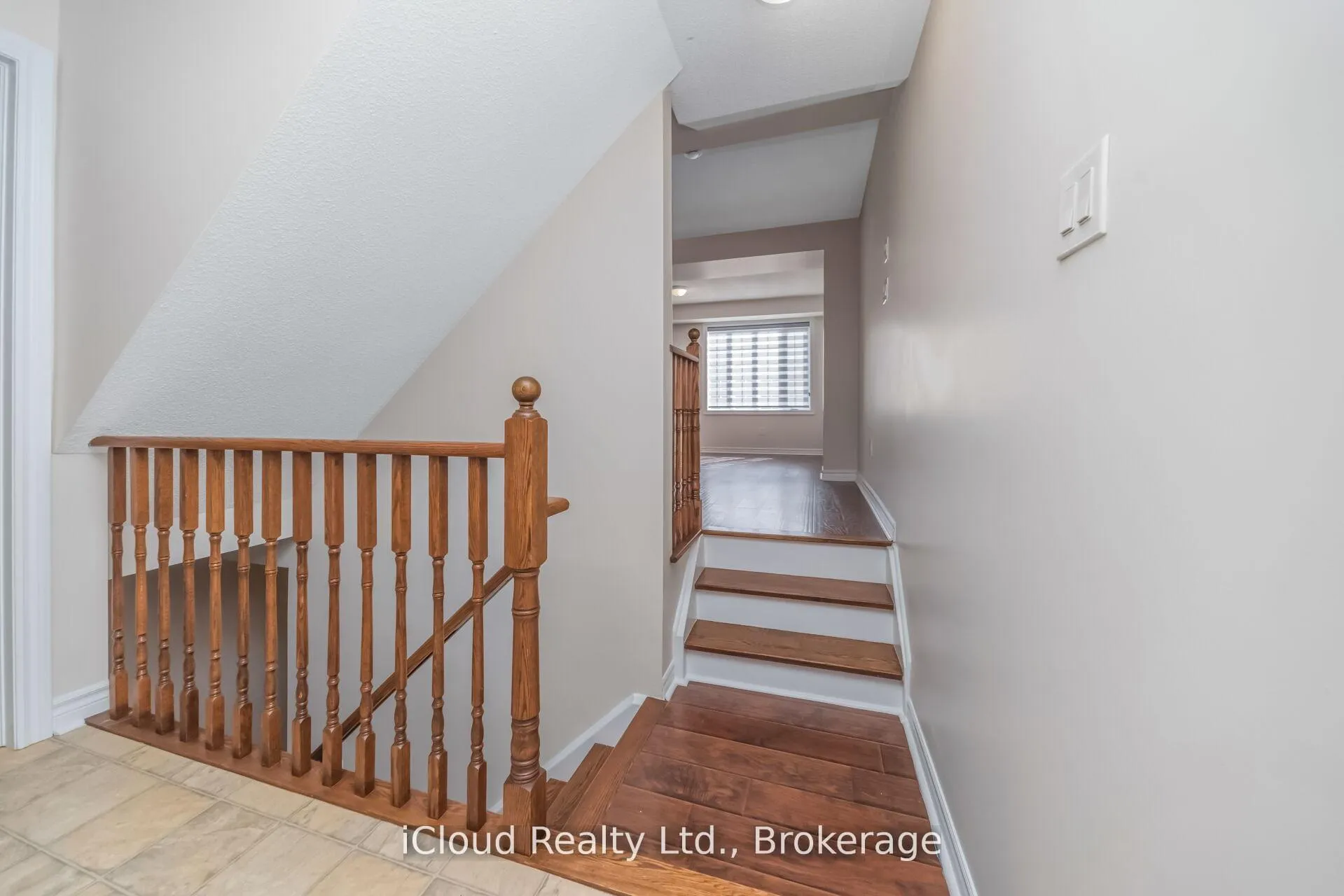 Photo 14 of 63 Spadina Road, Brampton, Bram West — HOMEH