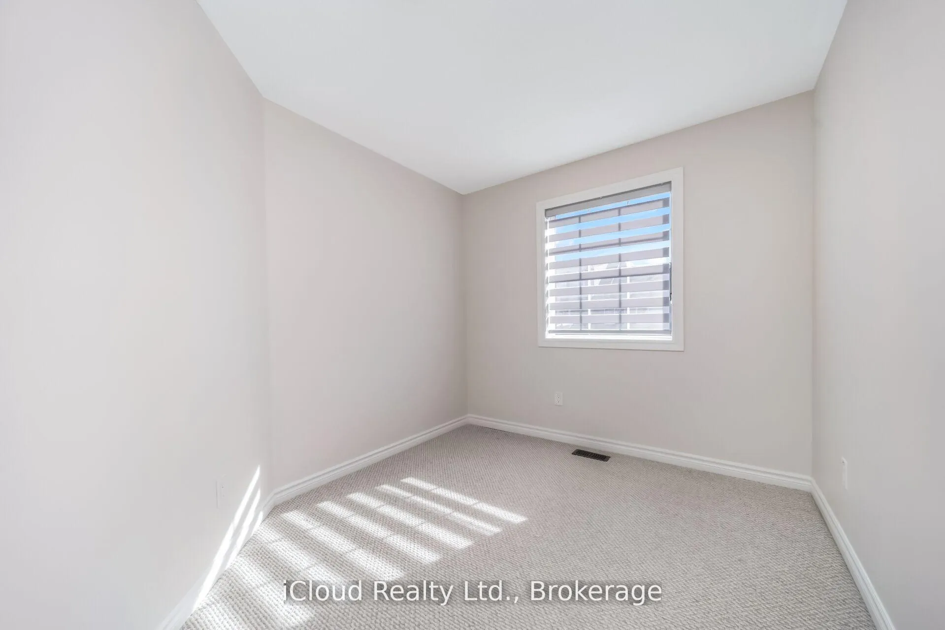 Photo 23 of 63 Spadina Road, Brampton, Bram West — HOMEH