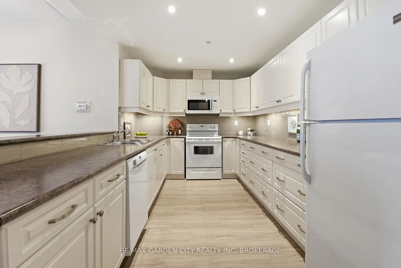 Photo 2 of Unit 307, 16 Sullivan Avenue, Thorold, Thorold Downtown — HOMEH
